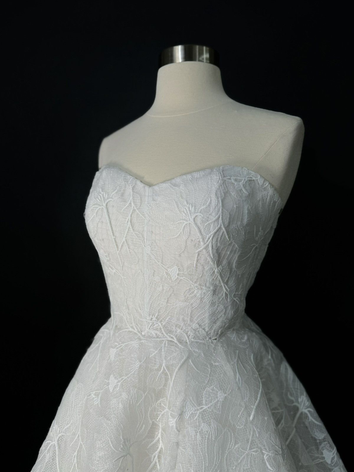 Other Preloved US 2 Embroidery Lace Anna Augusta Bridal Gown Size XS / US 0-2 / IT 36-38 - 3 Thumbnail
