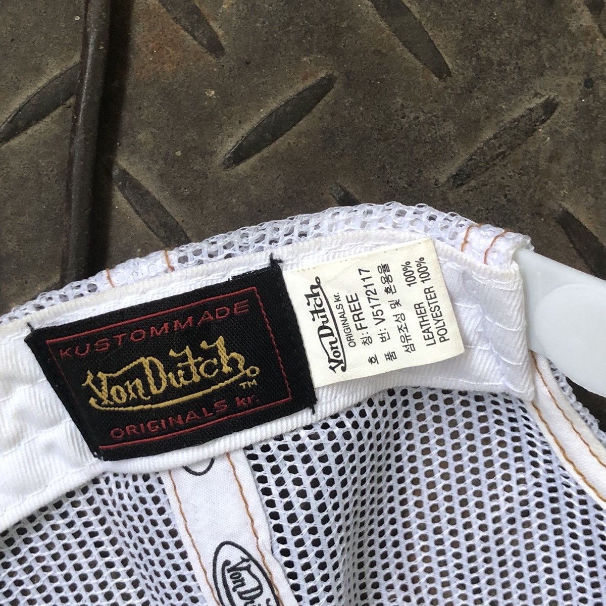 Von Dutch 🔥RARE🔥 Von Dutch Leather White Special Edition Trucker Hat Size ONE SIZE - 10 Thumbnail