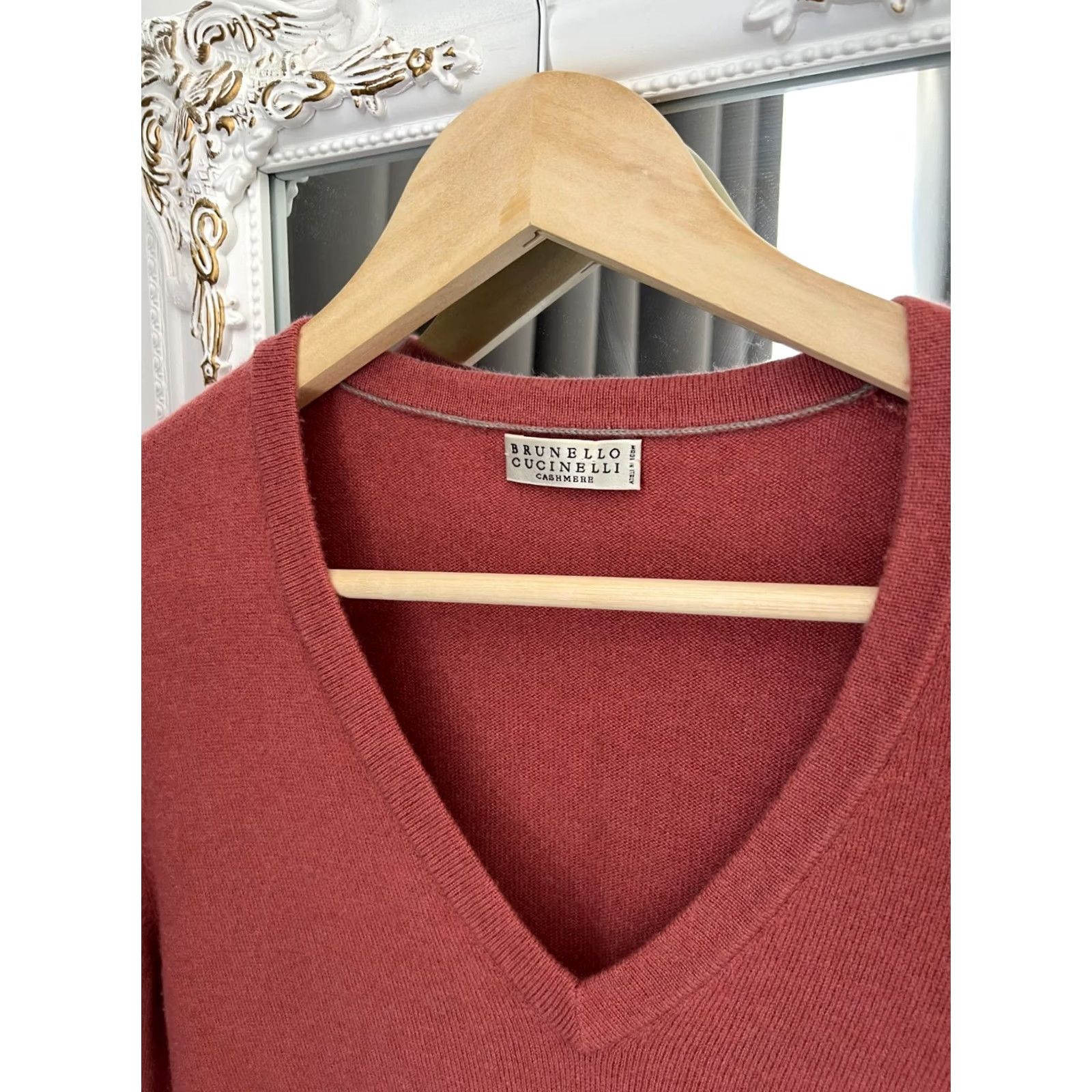 Brunello Cucinelli Brunello Cucinelli Women’s Cashmere Sweater XL V-Neck Elbow Patch Made in Italy Shirt Womens XL Cashmere Sweater Elbow Patch V-Neck Italy Size XL / US 12-14 / IT 48-50 - 3 Thumbnail