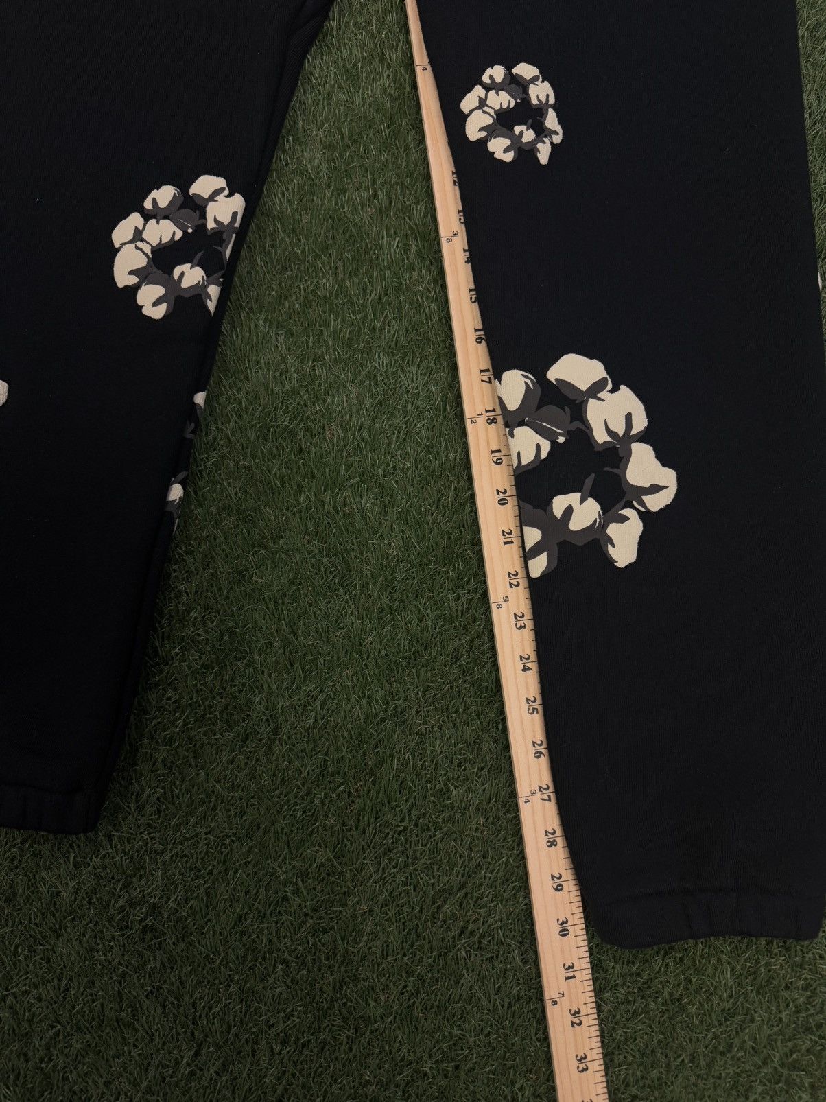 Cactus Plant Flea Market × DENIM TEARS Denim Tears x CPFM Cotton Wreath Sweatpants (S) (NEW) Size US 28 / EU 44 - 11 Thumbnail