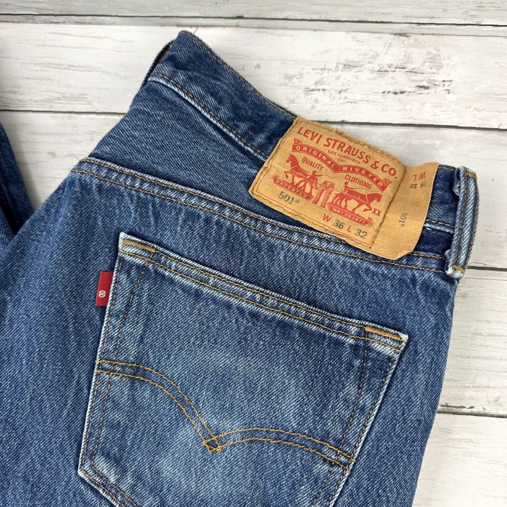 Levi's Levi's 501 Denim Jeans Men 36x32 Blue Straight Fit Button Fly Vintage Notched Waist Size US 36 / EU 52 - 2 Thumbnail