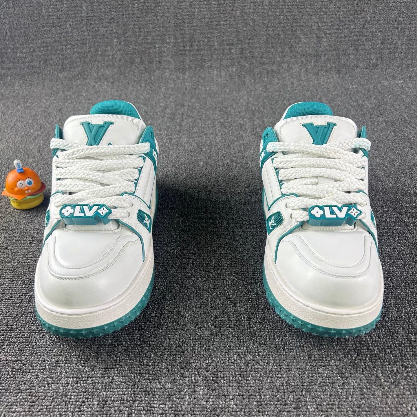 Louis Vuitton LV white green platform sneakers size 42 Size US 7 / EU 40 - 2 Thumbnail