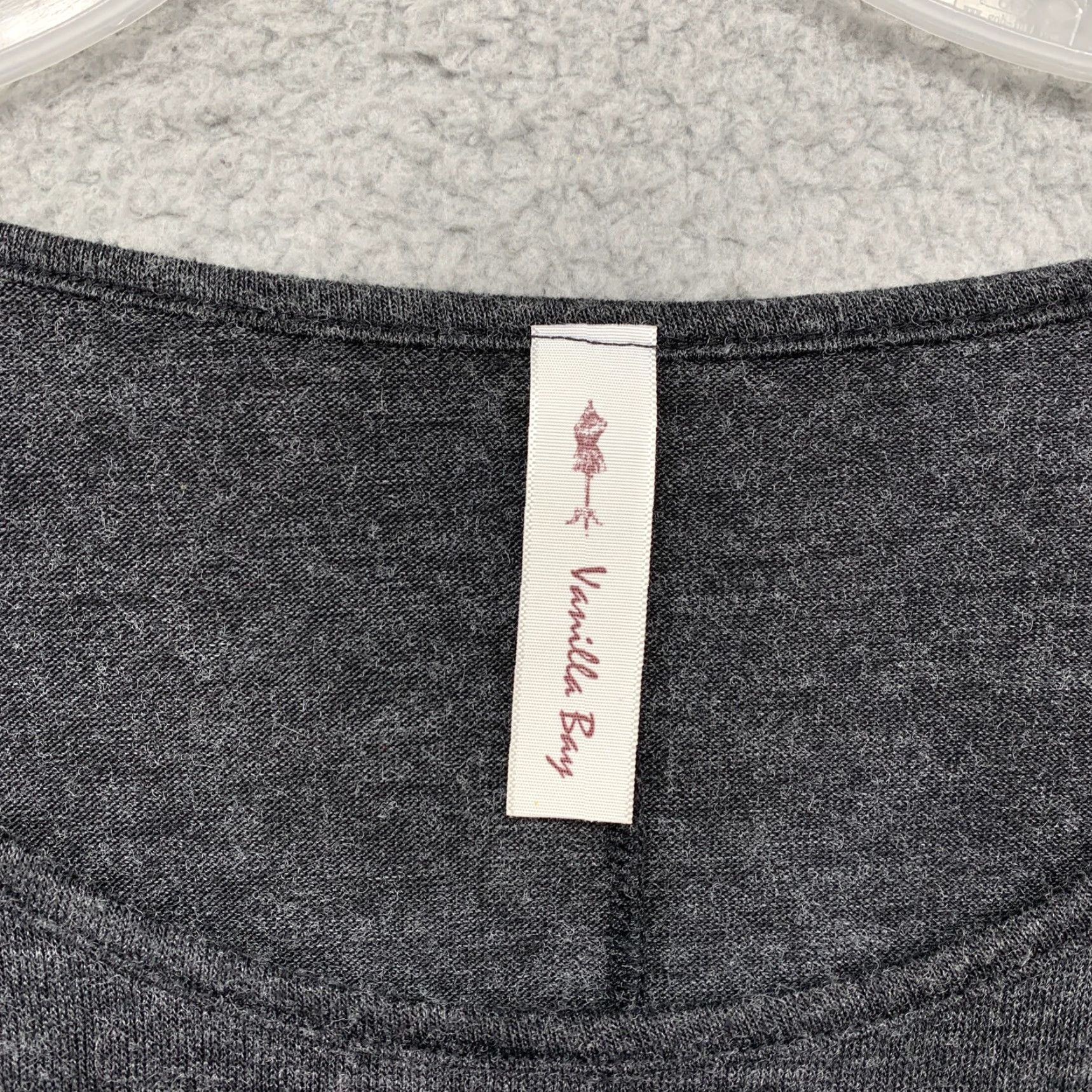 Vintage Vanilla Bay Top Women’s Size Medium Gray Front Pocket Bronze Sparkle Sleeves Shirt Tunic Short Sleeve Boat Neck Adult Womens Regular Passthr Ø Size M / US 6-8 / IT 42-44 - 7 Thumbnail
