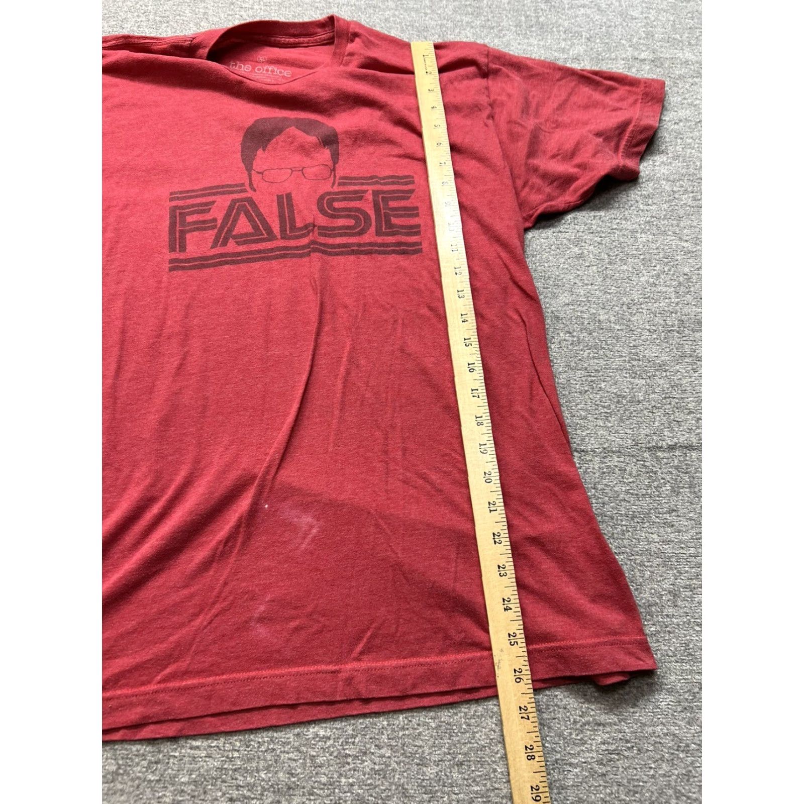 Gildan THE OFFICE Dwight Schrute FALSE T-Shirt MENS XL Red Short Sleeve Crew Neck Graphic Tee Shirt Size US XL / EU 56 / 4 - 5 Thumbnail