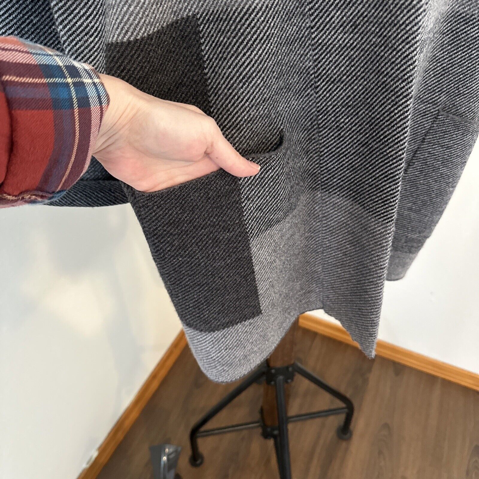 Eileen Fisher Eileen Fisher 100% Merino Wool Cardigan, Colorblock, Sz PM Size M / US 6-8 / IT 42-44 - 5 Thumbnail