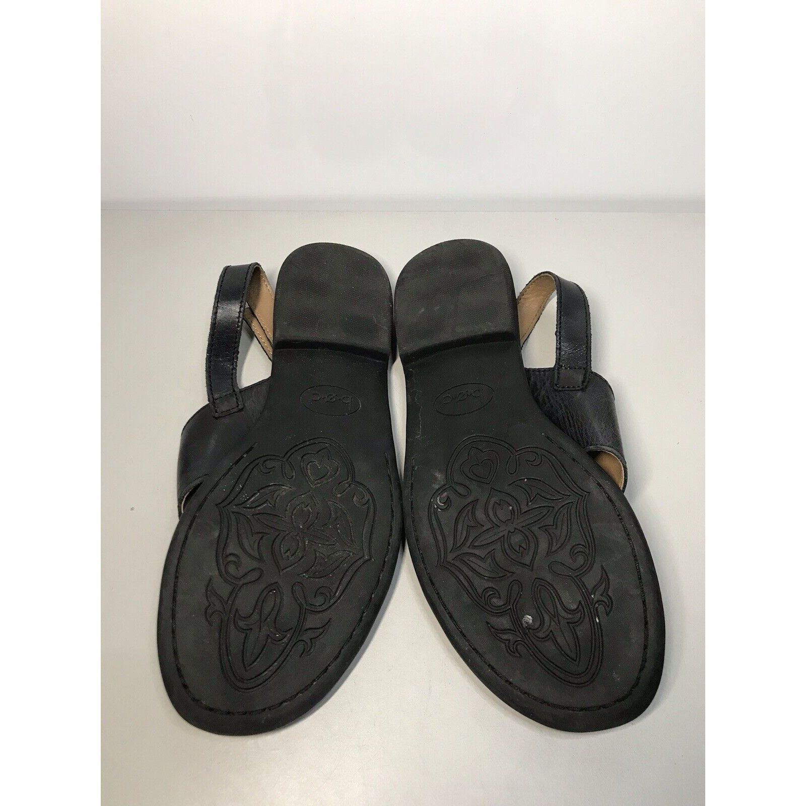 Born BOC Born Black Silver Leather Flip Flops Thong Strap Sandals Size US 8 / IT 38 - 7 Thumbnail