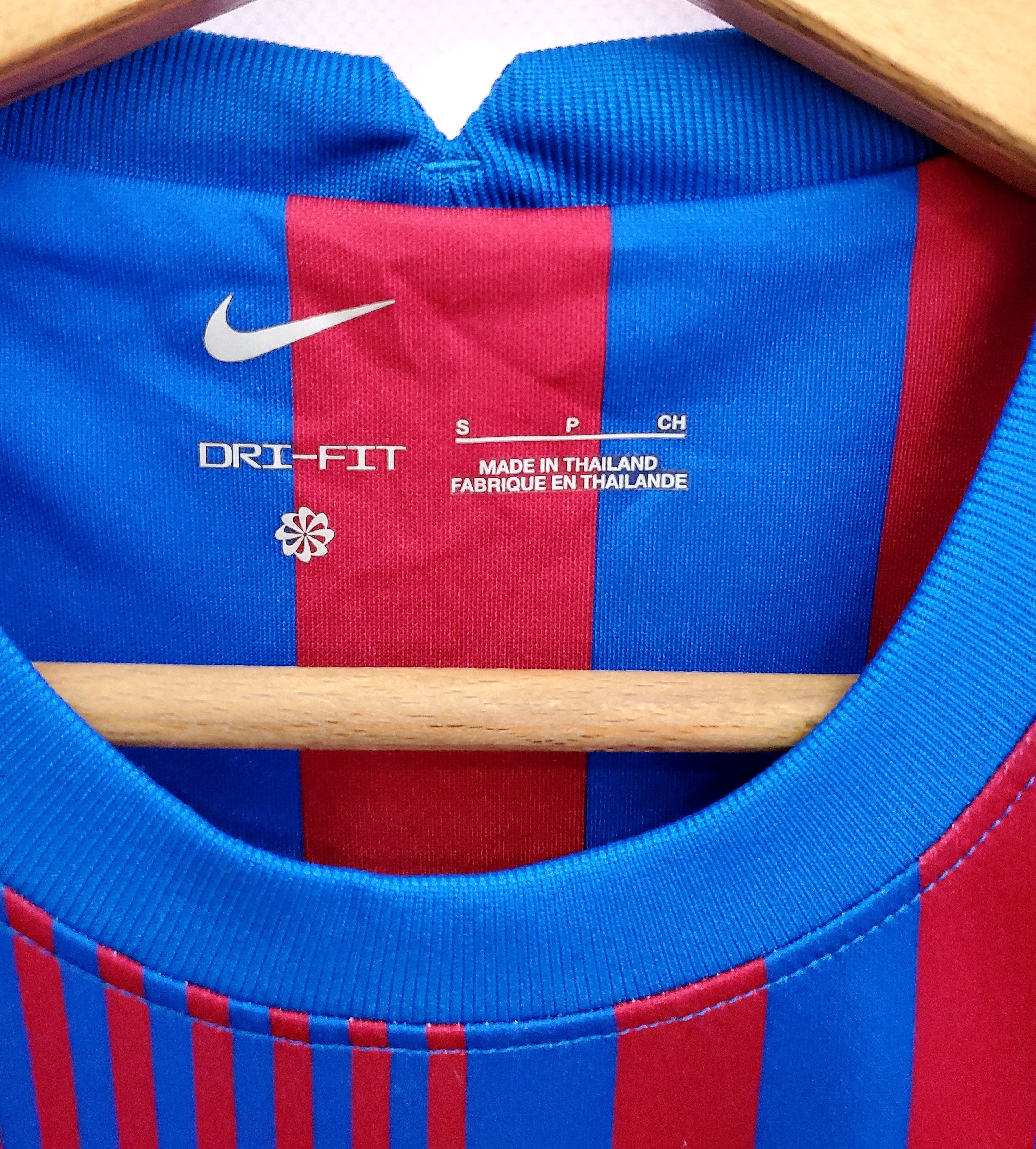Nike FC Barcelona 2021-2022 Nike soccer jersey ideal size S Size US S / EU 44-46 / 1 - 4 Thumbnail