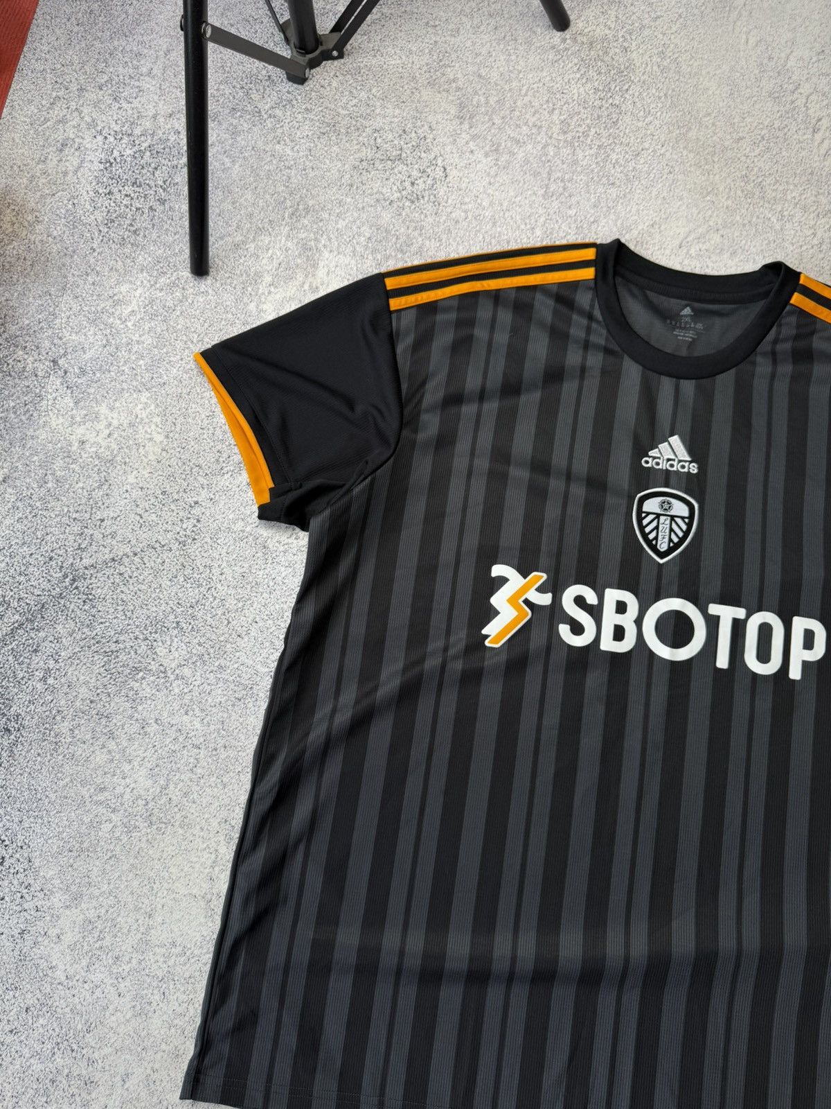 Adidas Adidas Leeds United Away Shirt 2021 Grey Short Sleeves Size US XXL / EU 58 / 5 - 3 Thumbnail