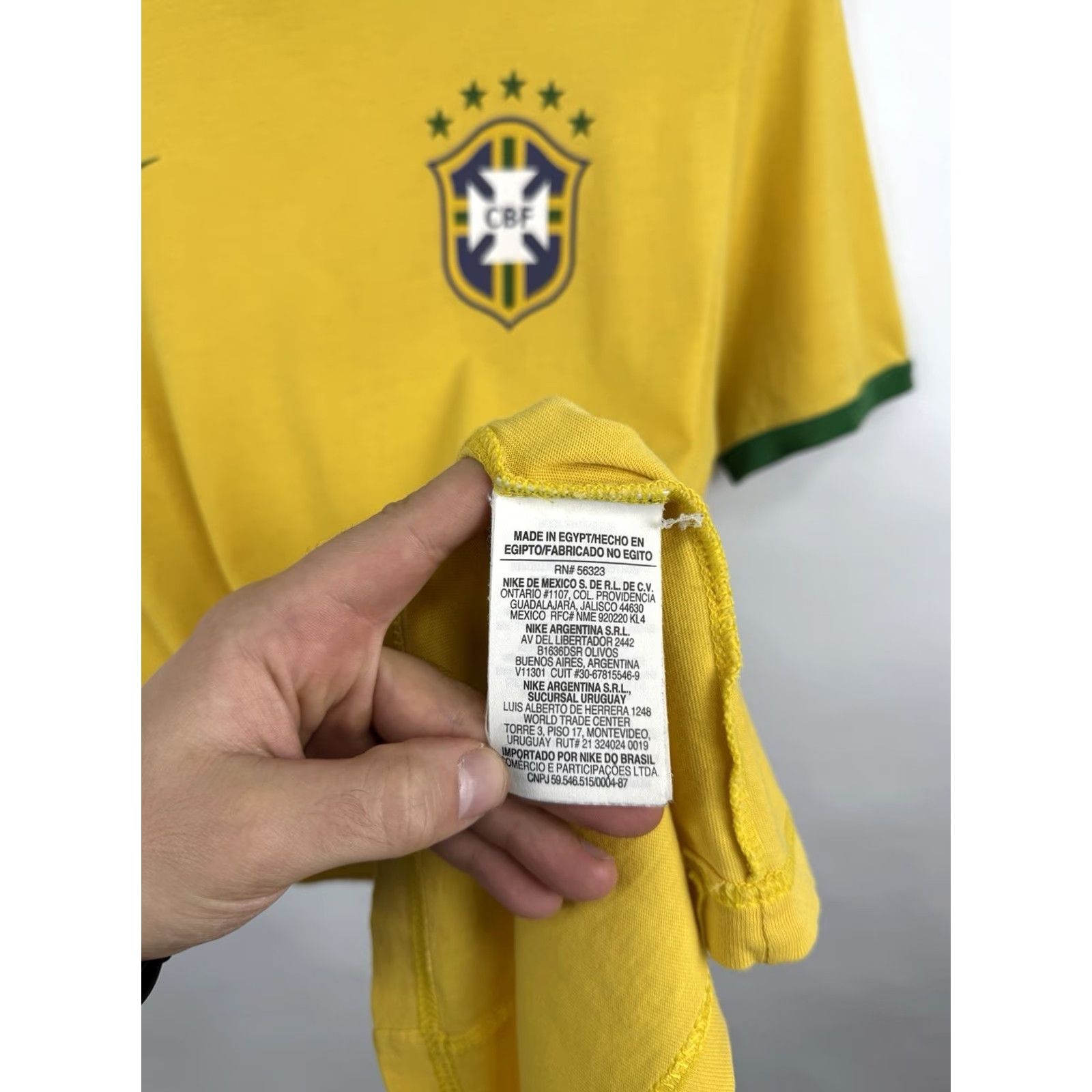Nike VINTAGE Nike Brazil CBF Soccer T-Shirt M Men Yellow Retro 90s Size US M / EU 48-50 / 2 - 6 Thumbnail