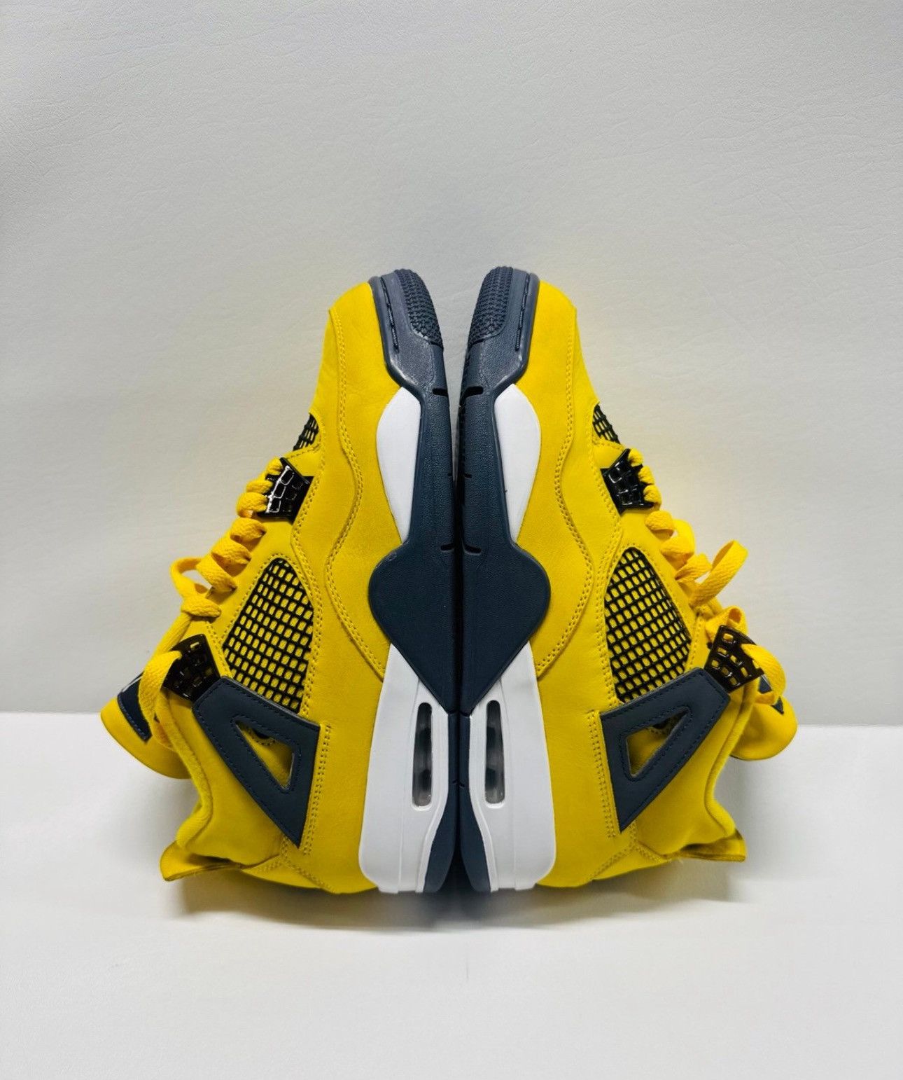 Jordan Brand Air Jordan 4 Retro Lightning 2021 Size US 10 / EU 43 - 2 Thumbnail