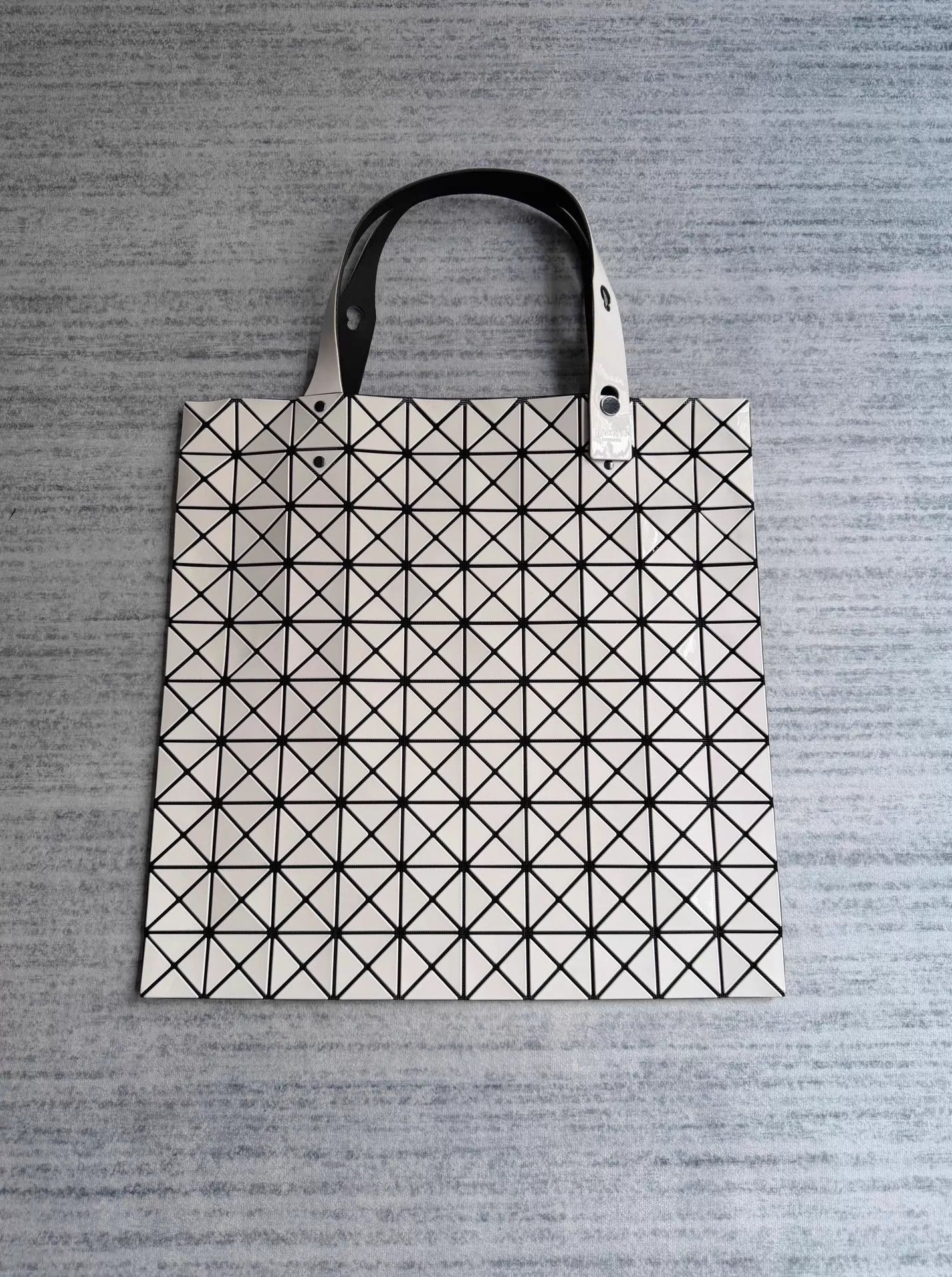Issey Miyake Issey Miyake 10-pocket white shoulder tote Size ONE SIZE - 1 Thumbnail