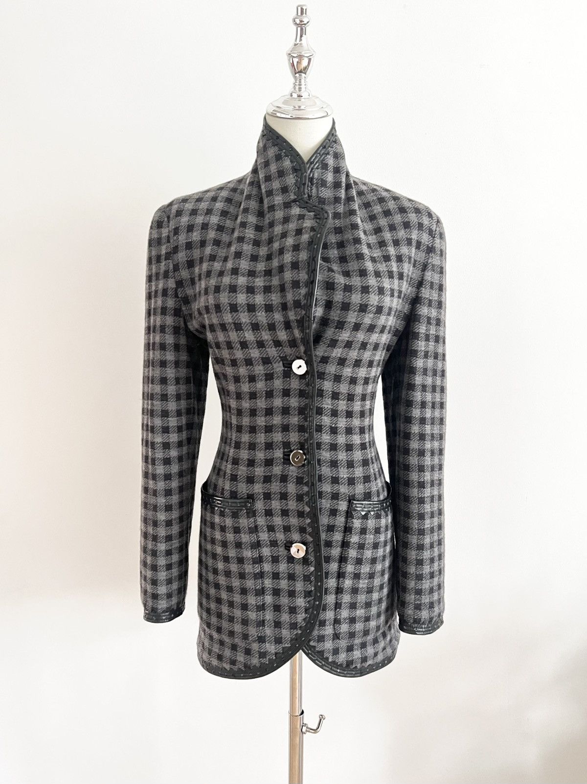 Gianfranco Ferre Gianfranco Ferré Vintage 1990s Checked Blazer – Size S Size XS / US 0-2 / IT 36-38 - 7 Thumbnail