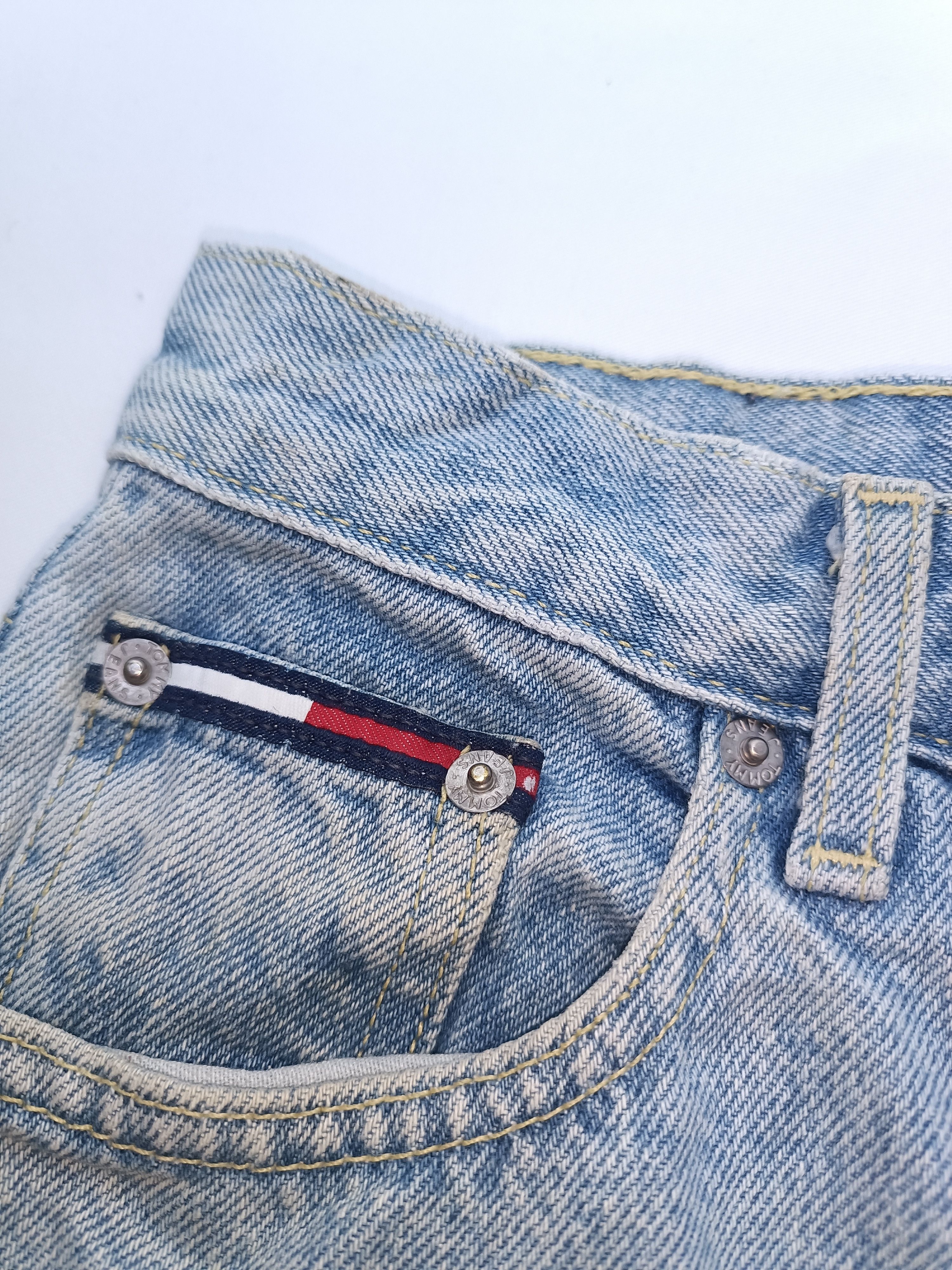 Tommy Hilfiger Vintage 90s Tommy Hilfiger Classic Light Wash Jeans Size 26" / US 2 / IT 38 - 10 Thumbnail