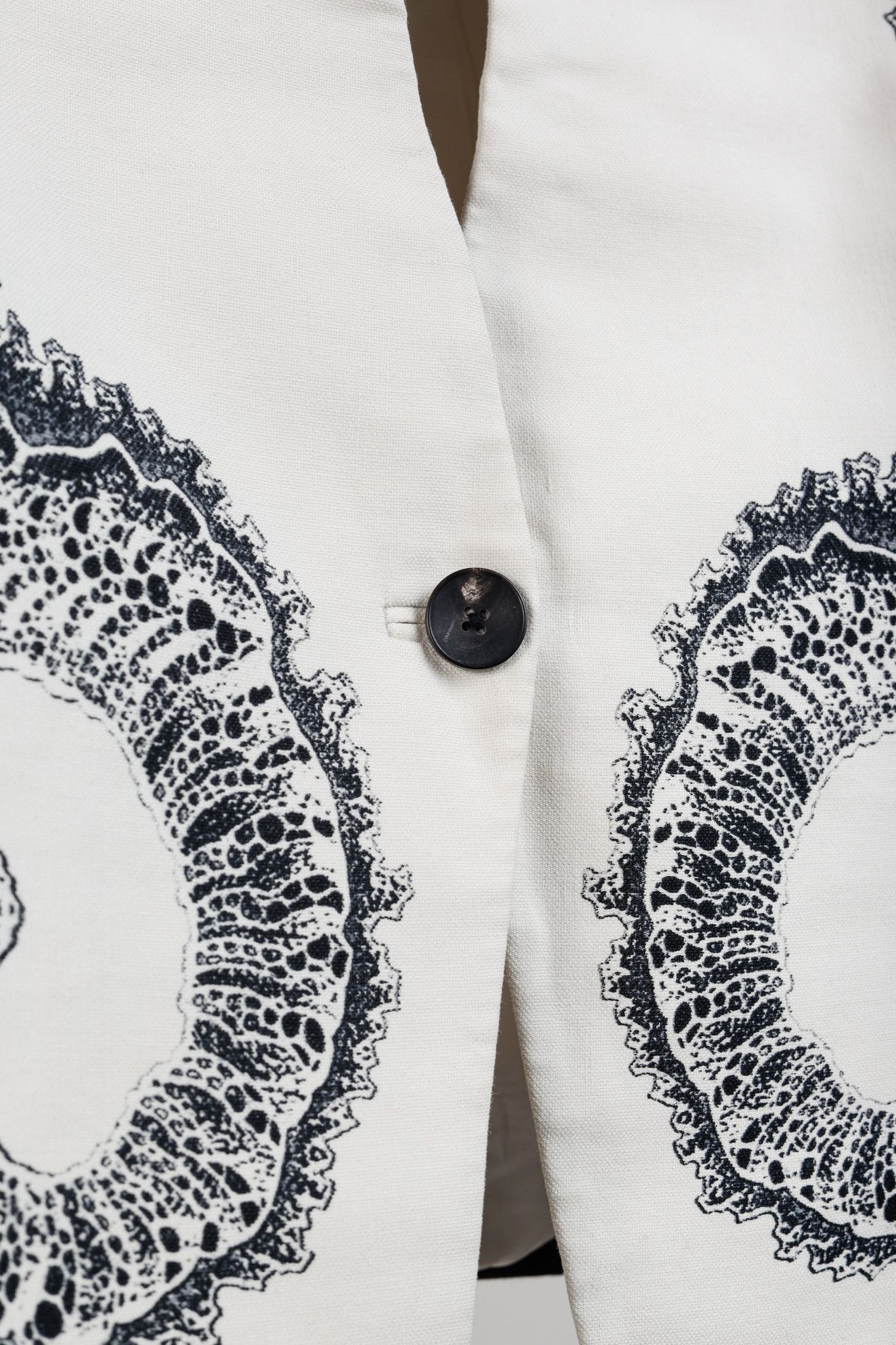 Helmut Lang Helmut Lang Black Seahorse Pair Print White Jacket Size XL / US 12-14 / IT 48-50 - 8 Thumbnail
