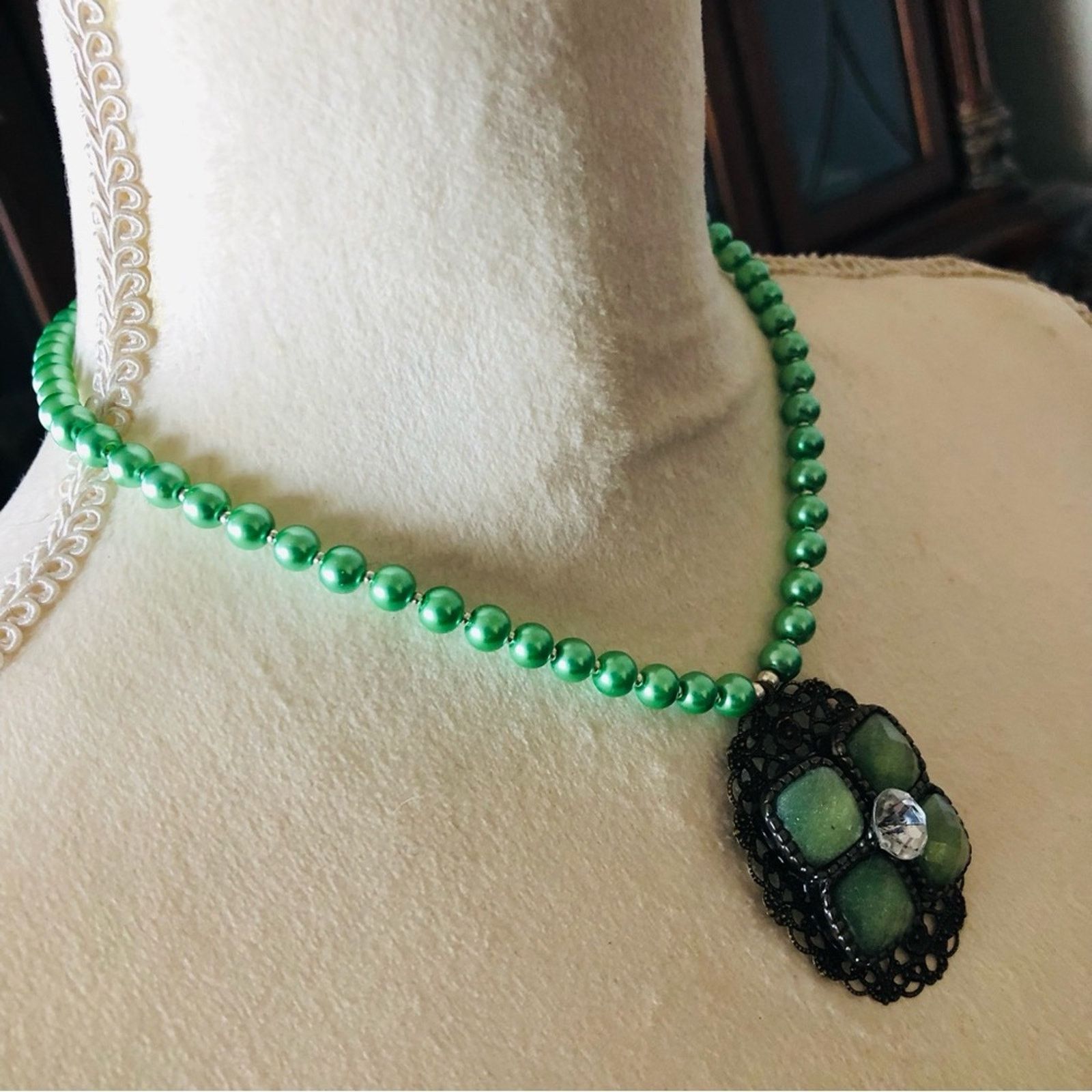 Handmade Handcrafted repurpose speckle green glass Pearl necklace Size ONE SIZE - 4 Thumbnail