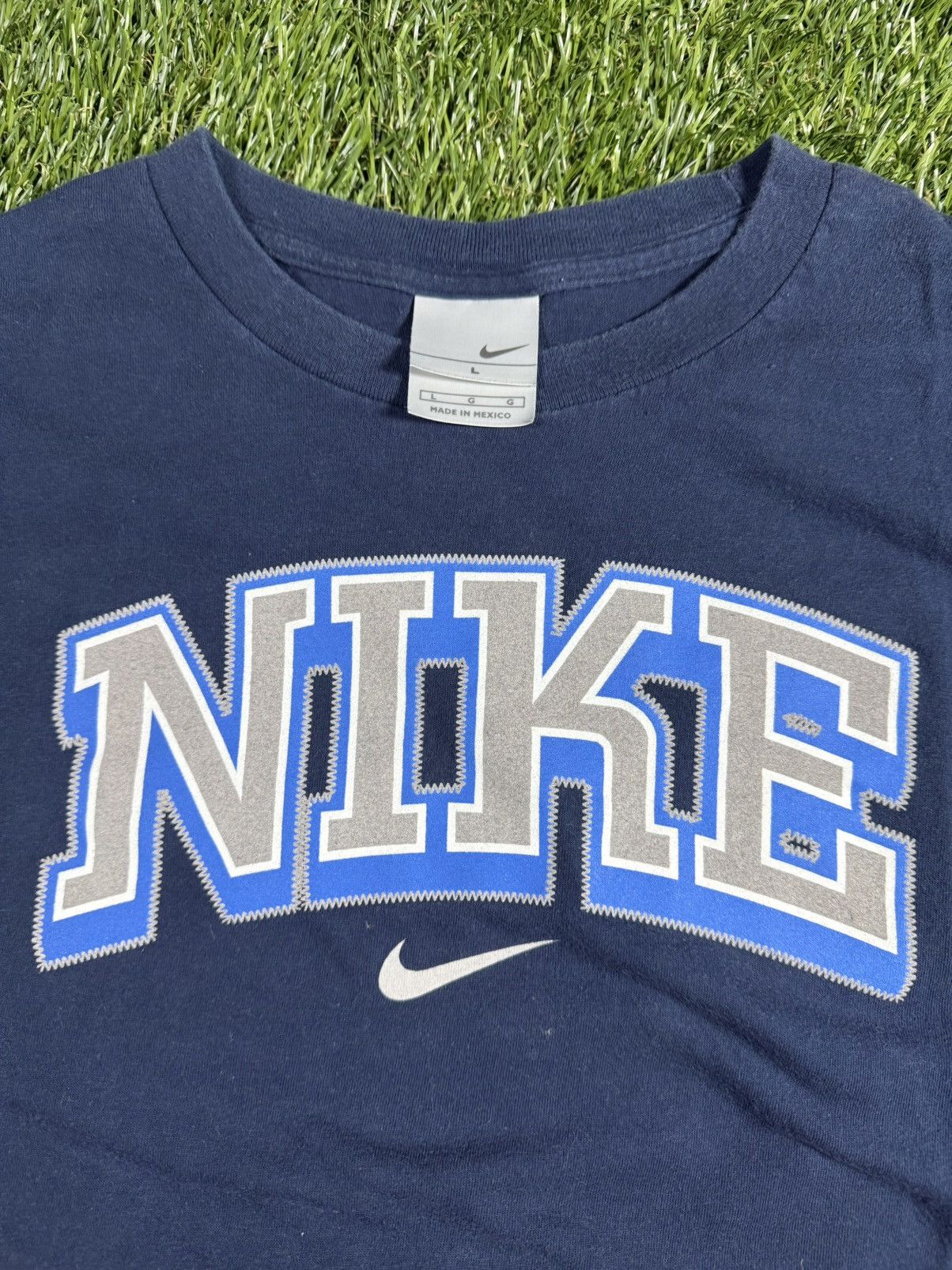 Nike Vintage Y2k Nike Spell Out Center Swoosh Essential Hype Tee Size US L / EU 52-54 / 3 - 2 Thumbnail