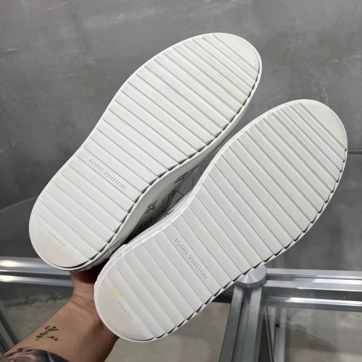 Louis Vuitton LV Time Out Sneaker Silver White Embossed UK2 Size US 5.5 / IT 35.5 - 7 Thumbnail