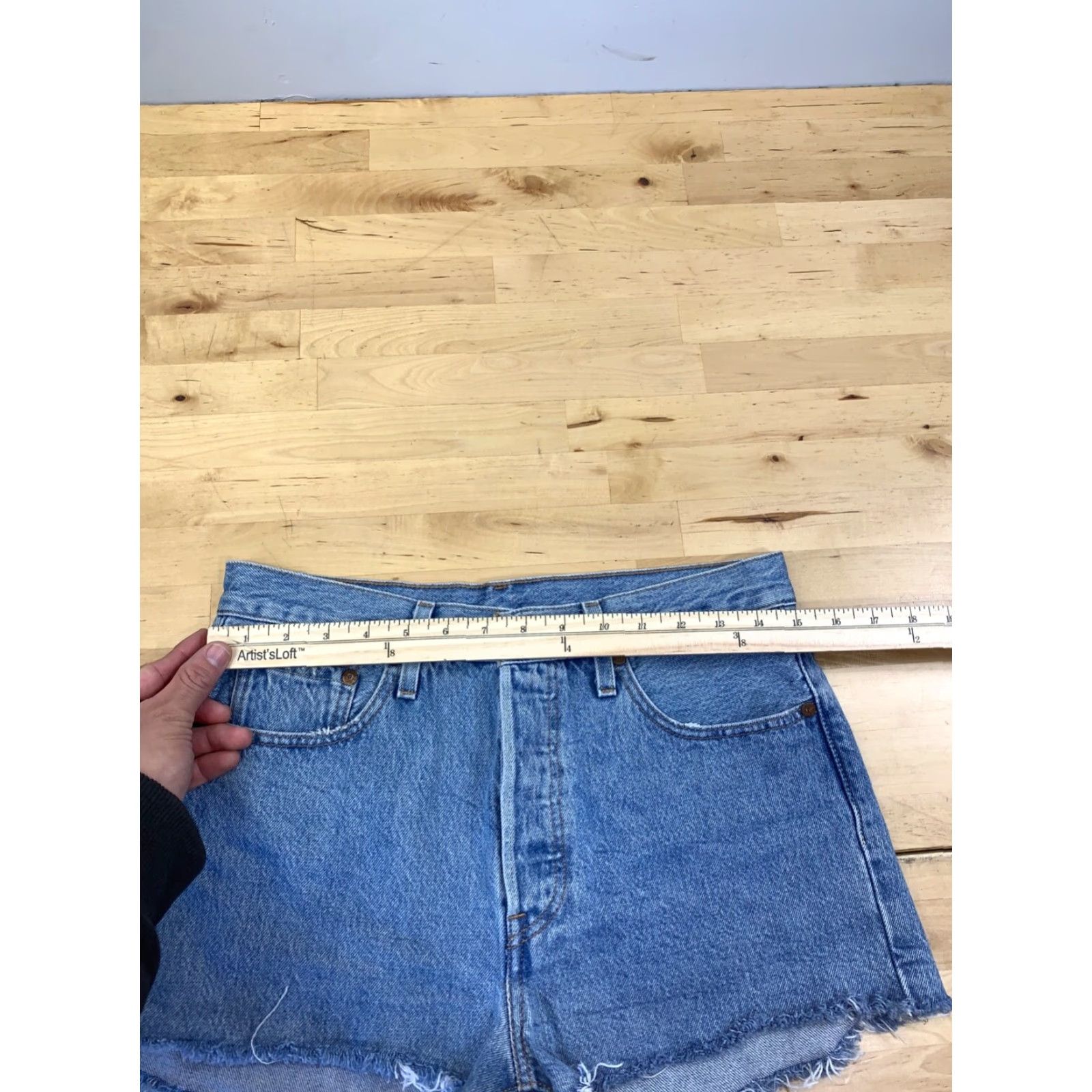 Levi's VINTAGE Levi's Denim Shorts Womens 27 Blue Straight Cut-Off Casual Button Fly 90s American Classic Mens? Girls? Wait. Size 27" / US 4 / IT 40 - 6 Thumbnail
