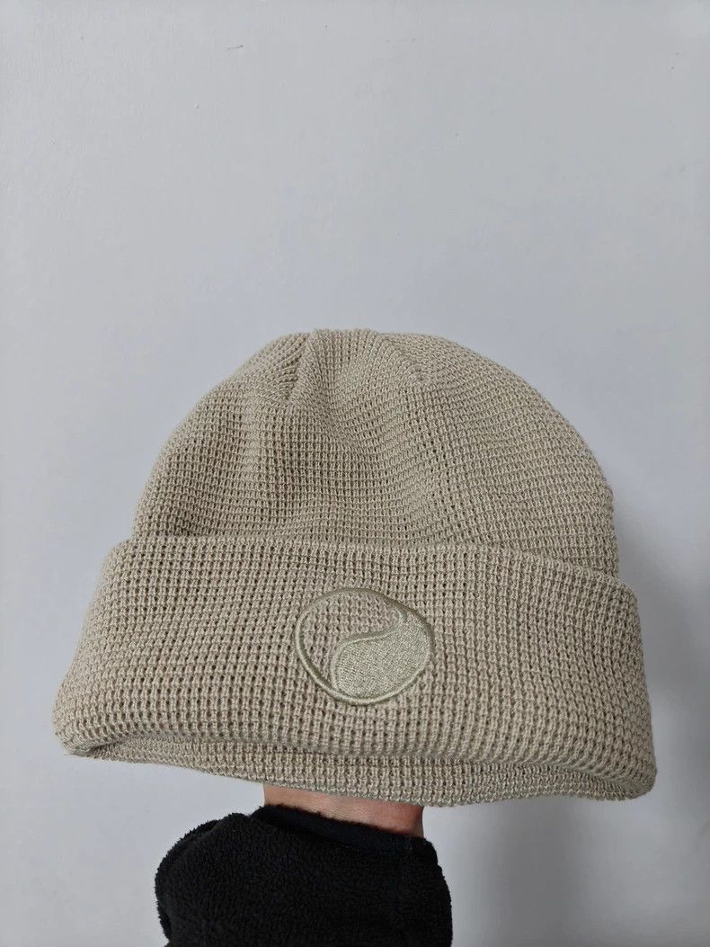 Our Legacy Our Legacy Yin-Yang Tai Chi knit cap, milky gray Size ONE SIZE - 1 Thumbnail