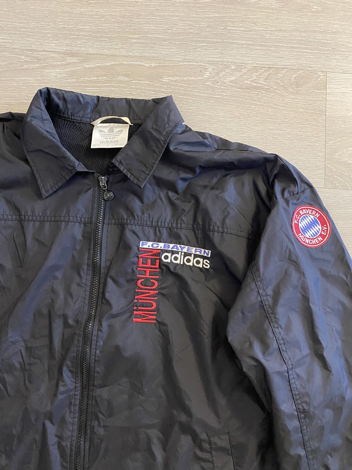 Adidas Adidas Vintage Fc Bayern Windbreaker Size US XL / EU 56 / 4 - 2 Thumbnail