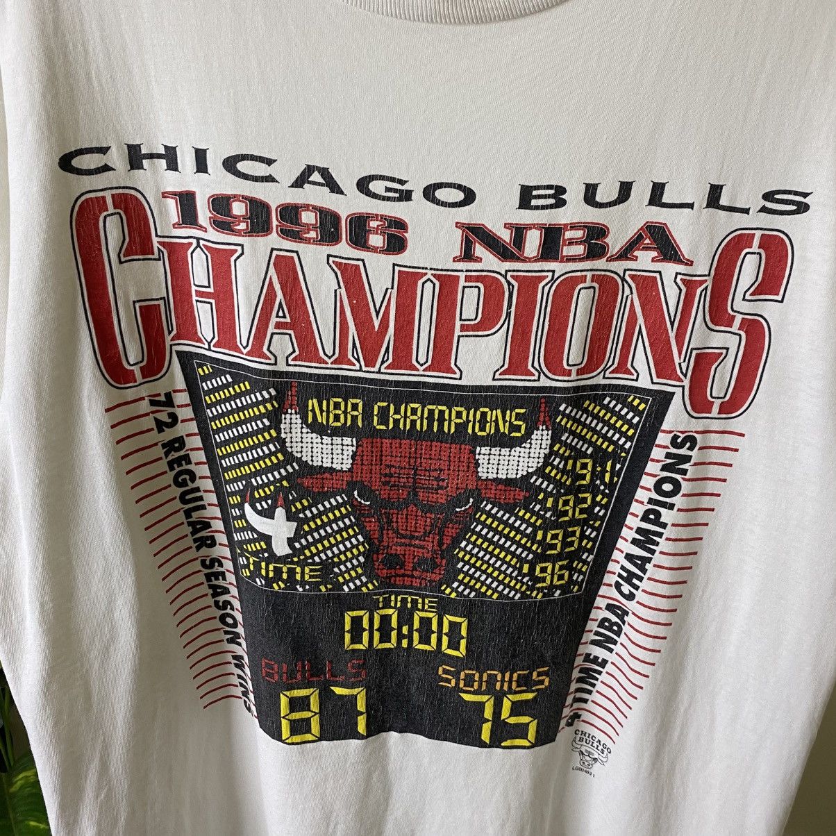 NBA 1996 Chicago Bulls NBA Champions Logo 7 T Shirt Size US XL / EU 56 / 4 - 2 Thumbnail