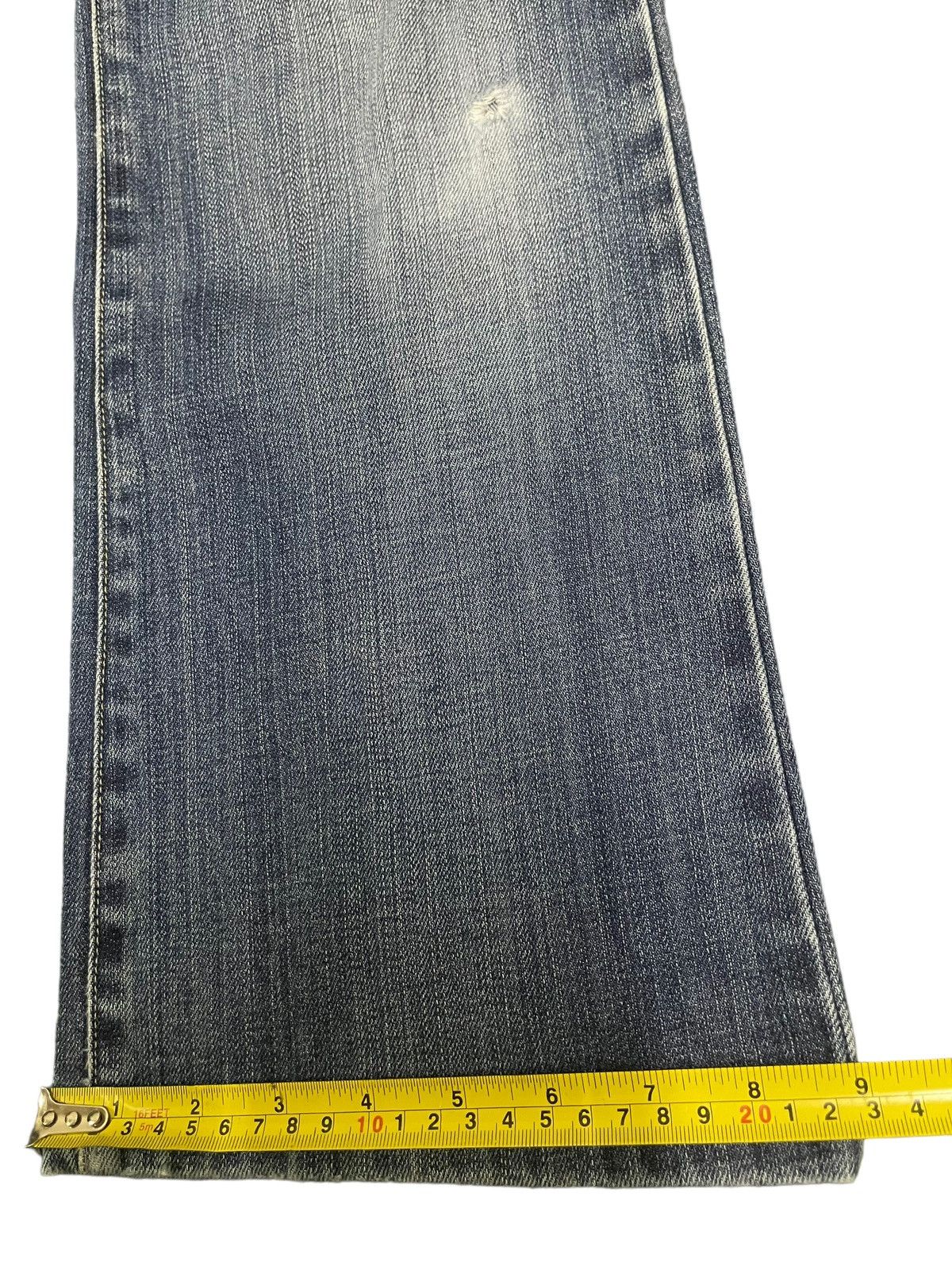Uniqlo Vintage Japanese Uniqlo Blue Wash Baggy Style Flare Jeans Size US 30 / EU 46 - 14 Thumbnail