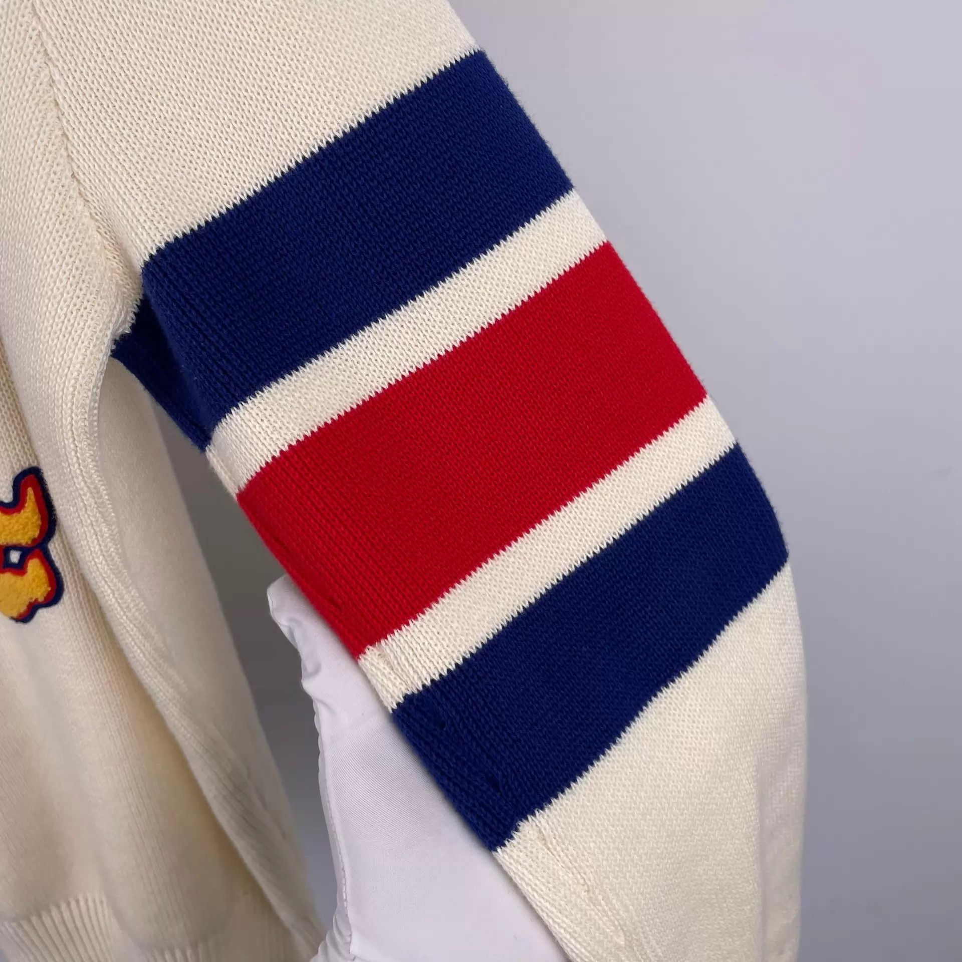 Gucci Gucci big logo knit sweatshirt S off-white Size US S / EU 44-46 / 1 - 9 Thumbnail
