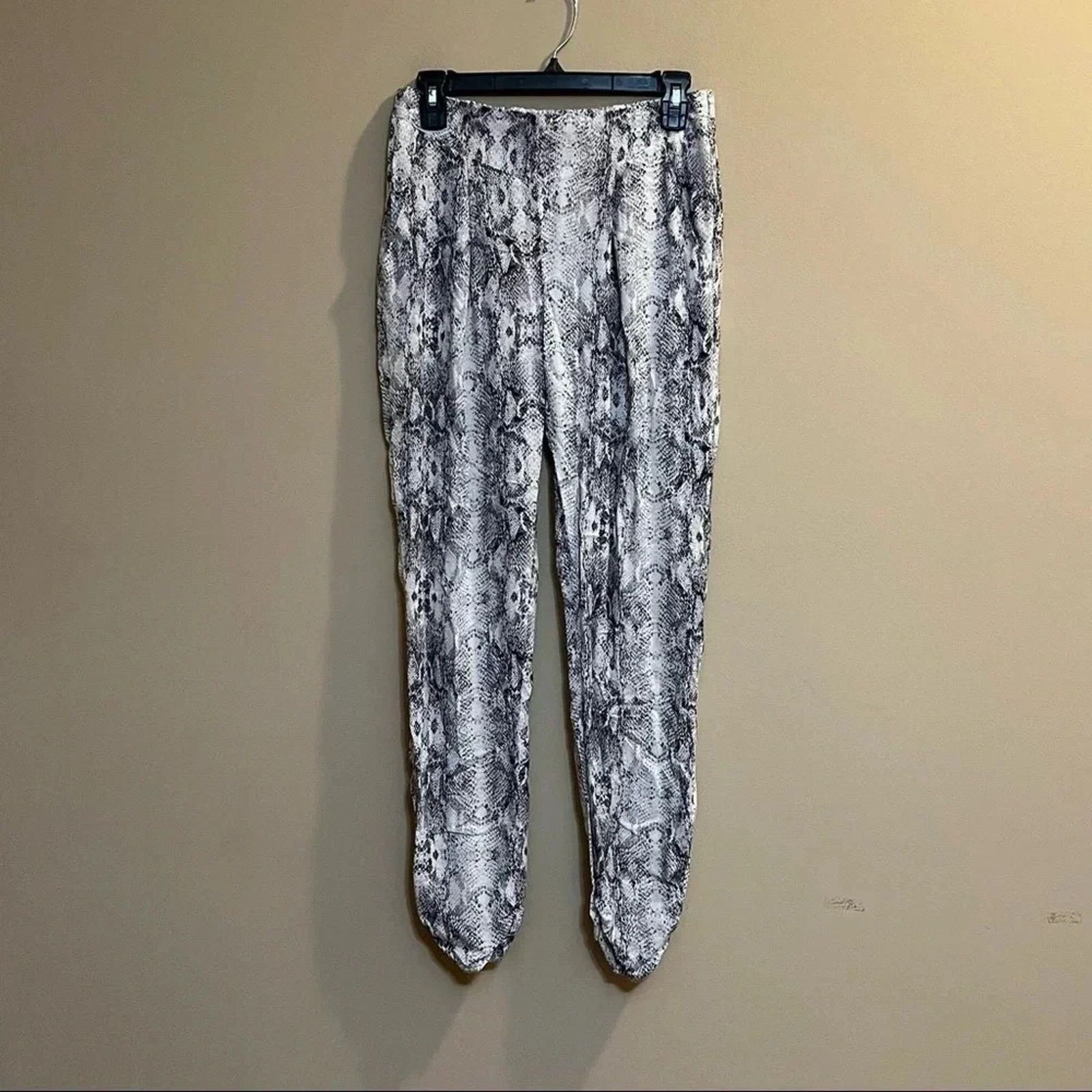 Other Miss Selfridge Pleated Soft Pants Snake Skin Women’s Size 6 Size 28" / US 6 / IT 42 - 1 Thumbnail
