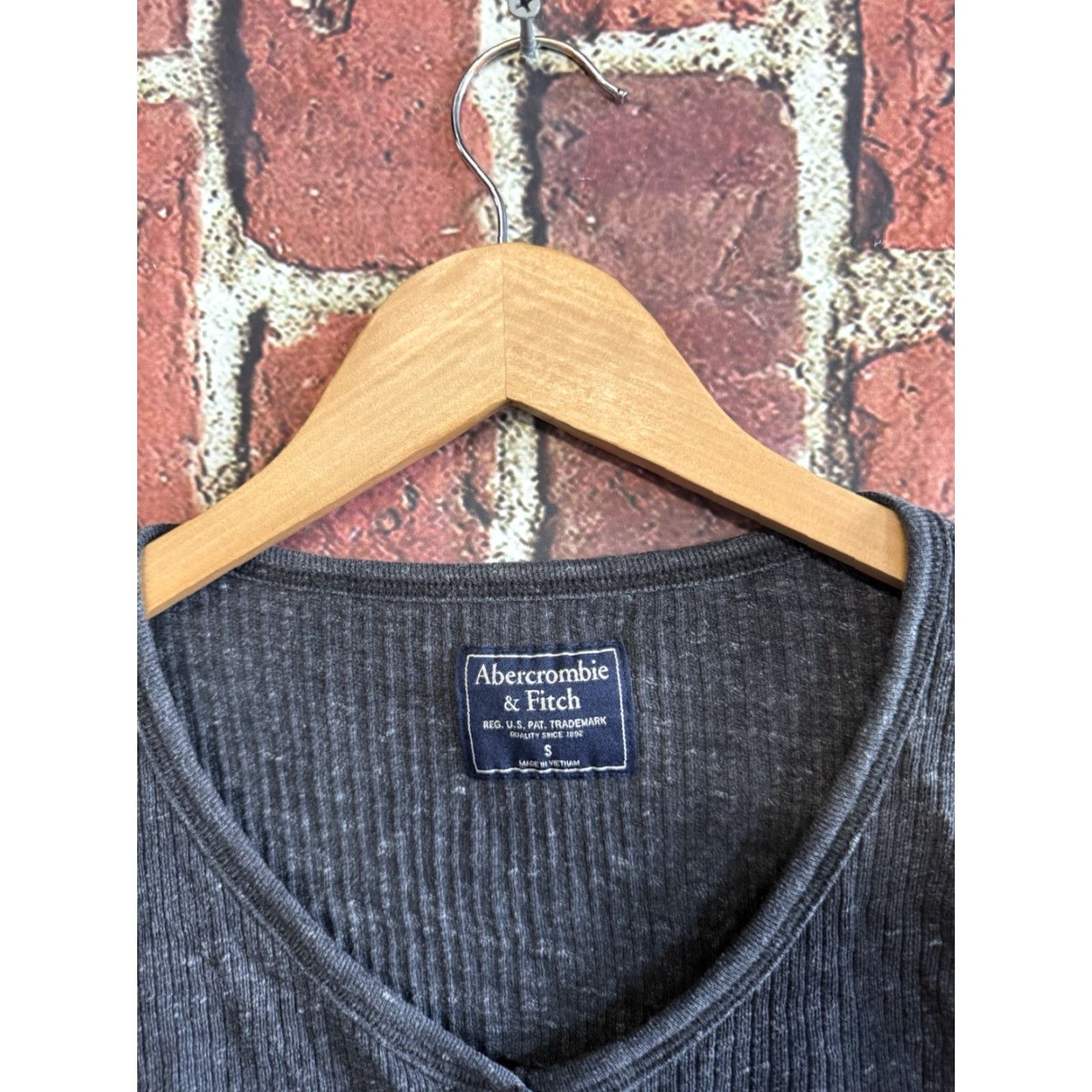 Abercrombie & Fitch Abercrombie & Fitch Womens Gray Ribbed Long Sleeve Henley Shirt Size Small Size S / US 4 / IT 40 - 3 Thumbnail