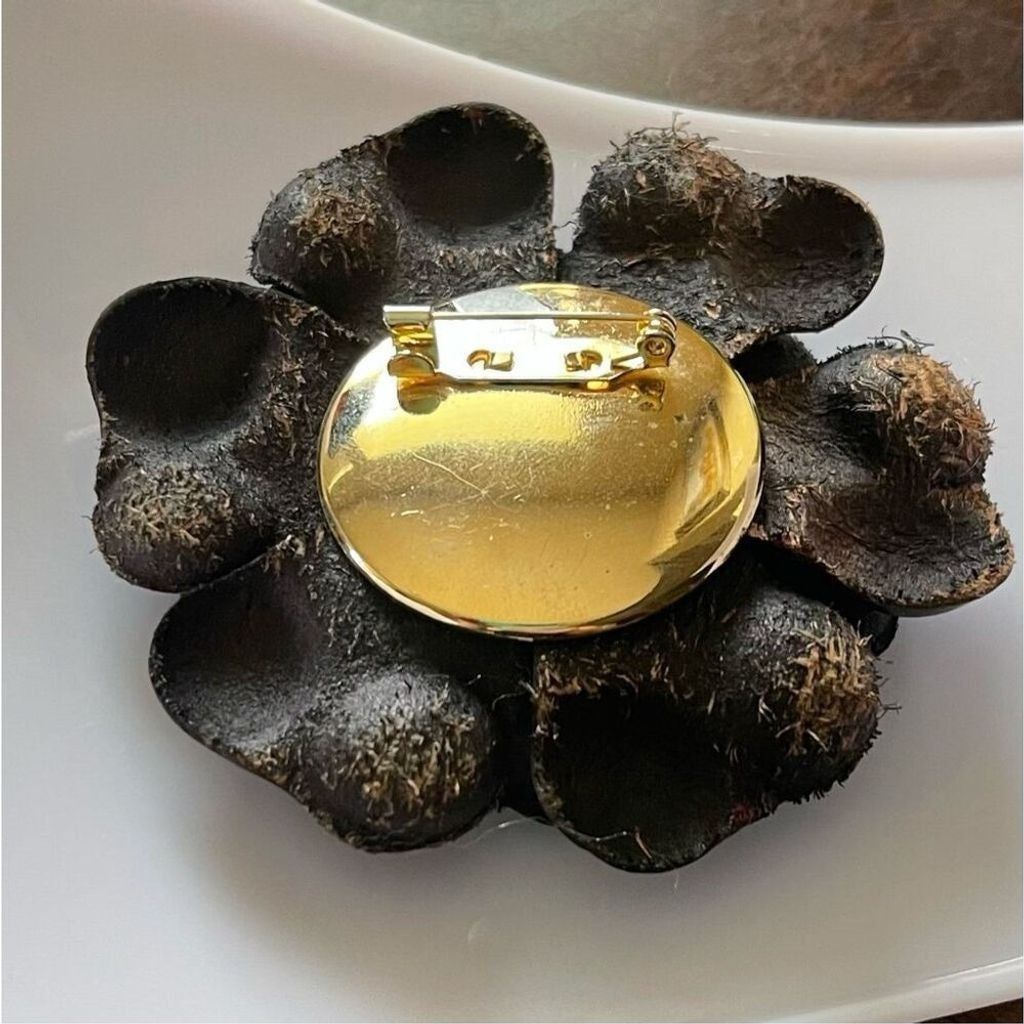Other Vintage Black Leather Faux Pearl Floral Brooch Fashion Pin Size ONE SIZE - 3 Thumbnail