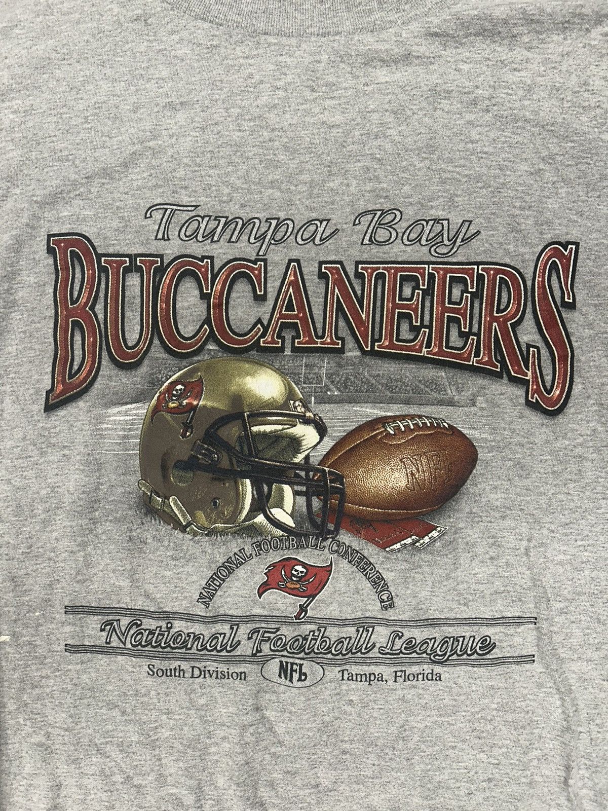 NFL × Vintage Crazy Vintage Y2K Essential Grey Buccaneers NFL Tee Shirt Size US L / EU 52-54 / 3 - 2 Thumbnail