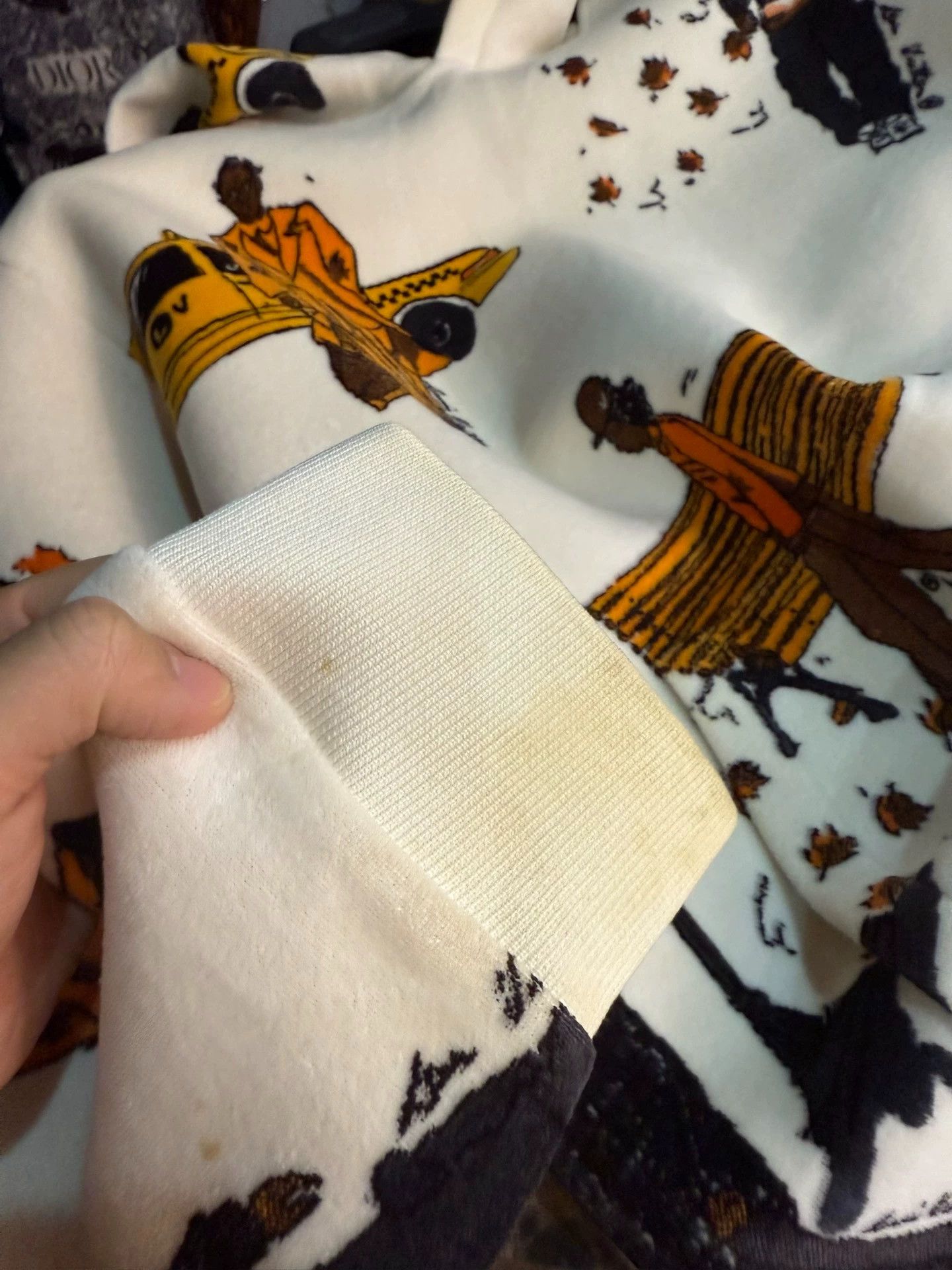 Louis Vuitton LV Pedestrian L Sweatshirt Sleeve Stains Authentic Size US L / EU 52-54 / 3 - 7 Thumbnail