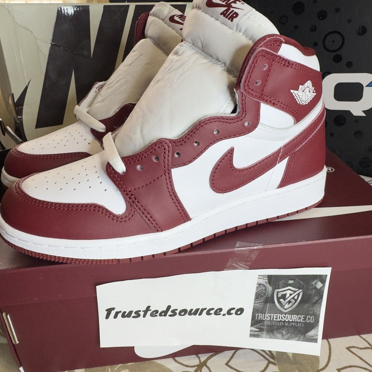 Jordan Brand Nike Air Jordan 1 Retro High OG GS White/Team Red Size 6.5 Y Size US 6.5 / EU 39-40 - 1 Thumbnail