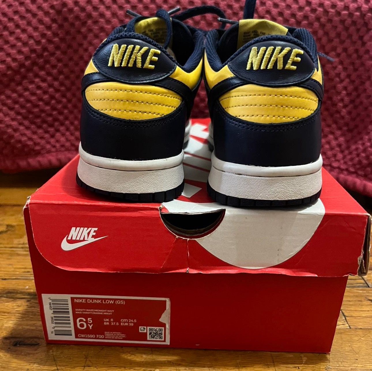 Nike Michigan 2021 Nike Dunk Low Size US 6.5 / EU 39-40 - 4 Thumbnail