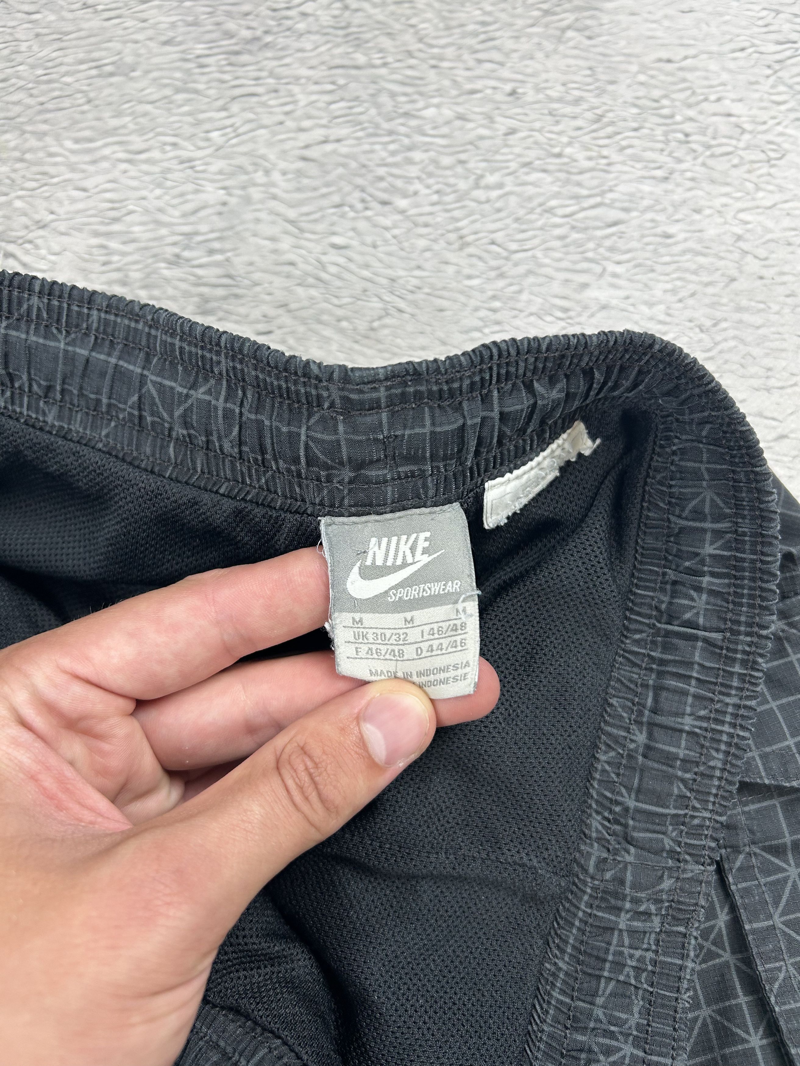 Nike Vintage Nike Cargo Shorts Nylon Track Parachute Drill y2k Size US 32 / EU 48 - 6 Thumbnail