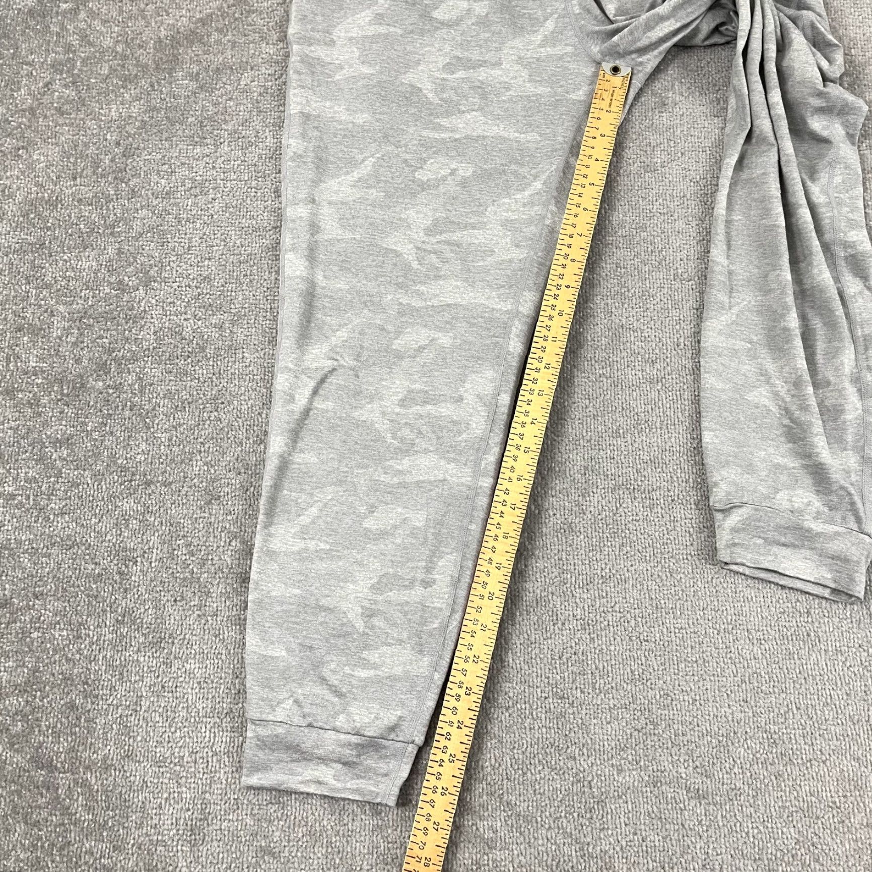 Vuori Vuori Jogger Pants Womens L Gray Camo Performance VW303 Size 36" / US 14 / IT 50 - 5 Thumbnail