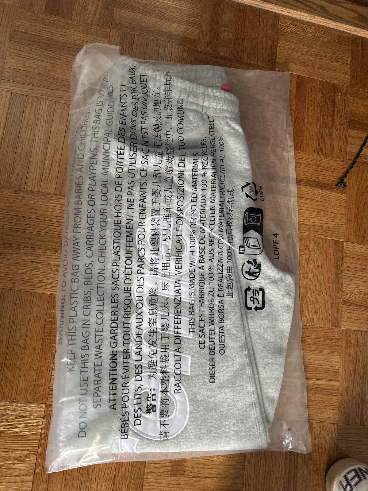 Supreme Supreme Applique Logo Sweatpant Size US 32 / EU 48 - 3 Thumbnail