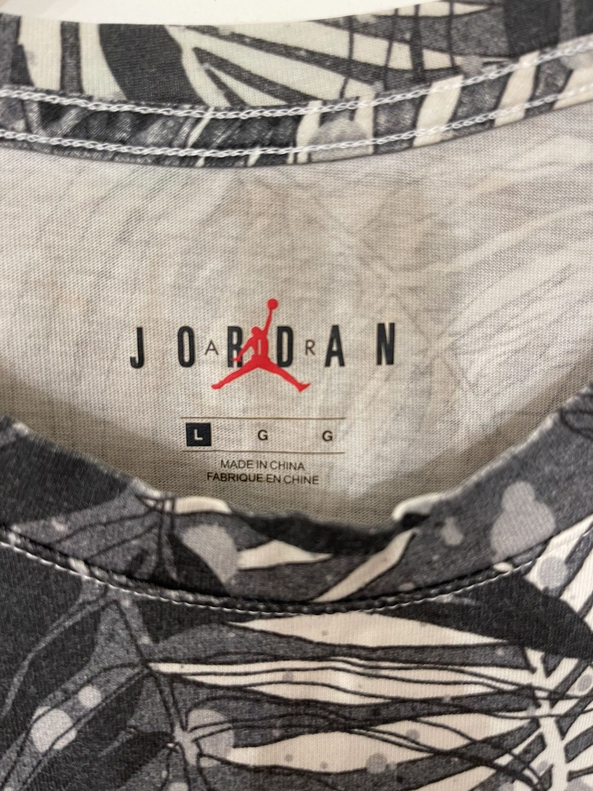 Jordan Brand Air Jordan Floral pattern T-Shirt Black/Grey/White sz Large Size US L / EU 52-54 / 3 - 4 Thumbnail