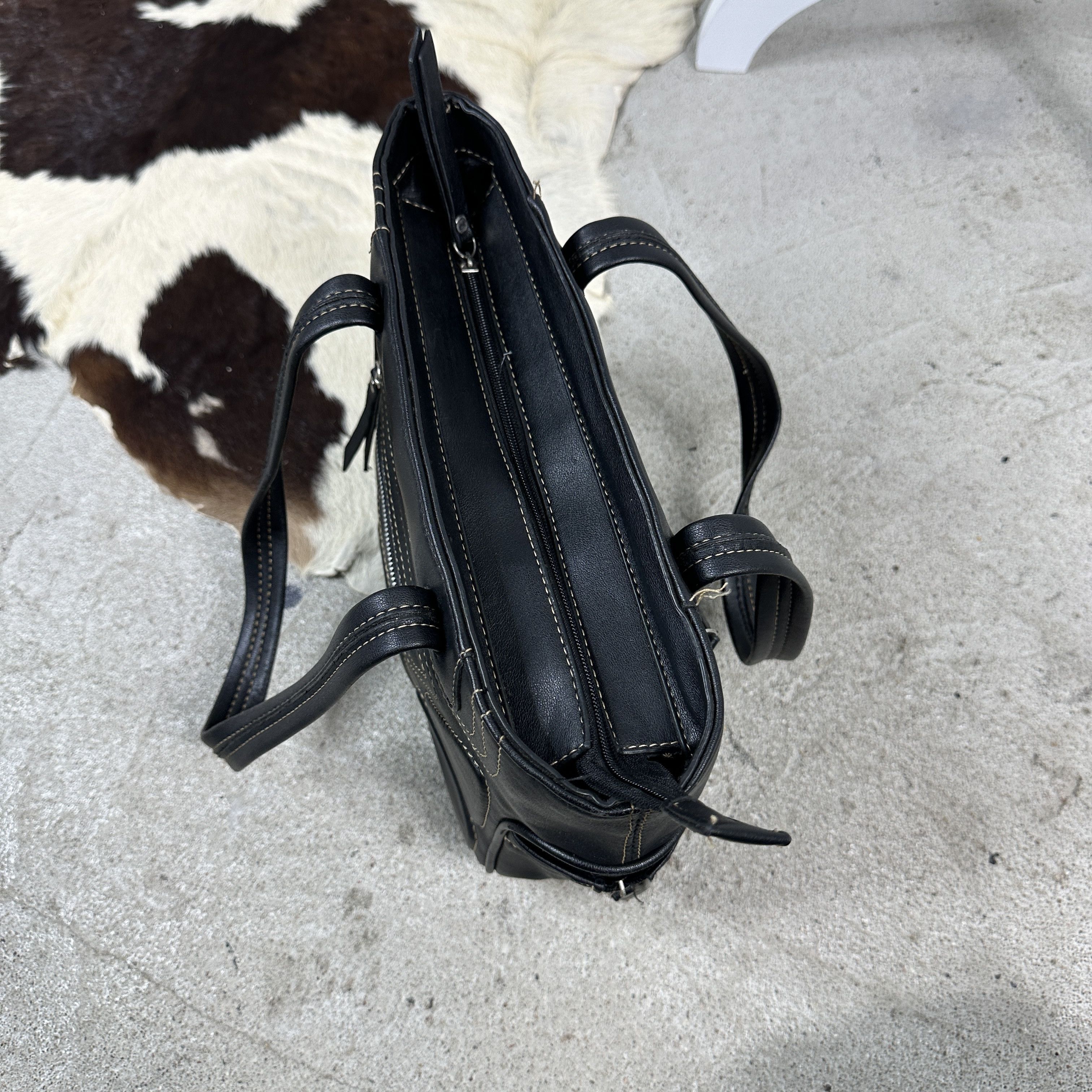 Vintage Vintage Y2K Avant Garde Archive Embossed 00s Shoulder Bag Size ONE SIZE - 4 Thumbnail