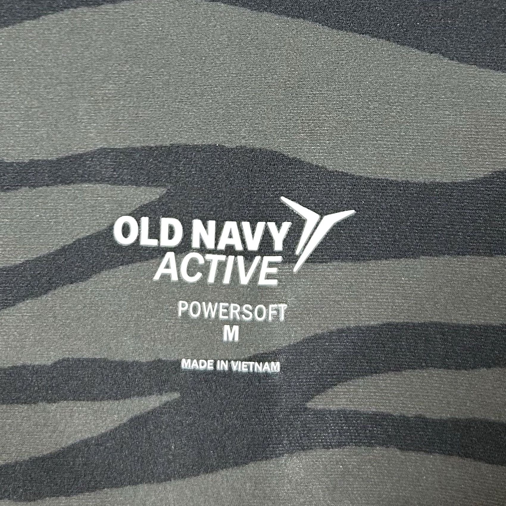 Old Navy Old Navy Active Powersoft Capri Leggings Women's M Gray Zebra Print NWT Size 32" / US 10 / IT 46 - 7 Thumbnail