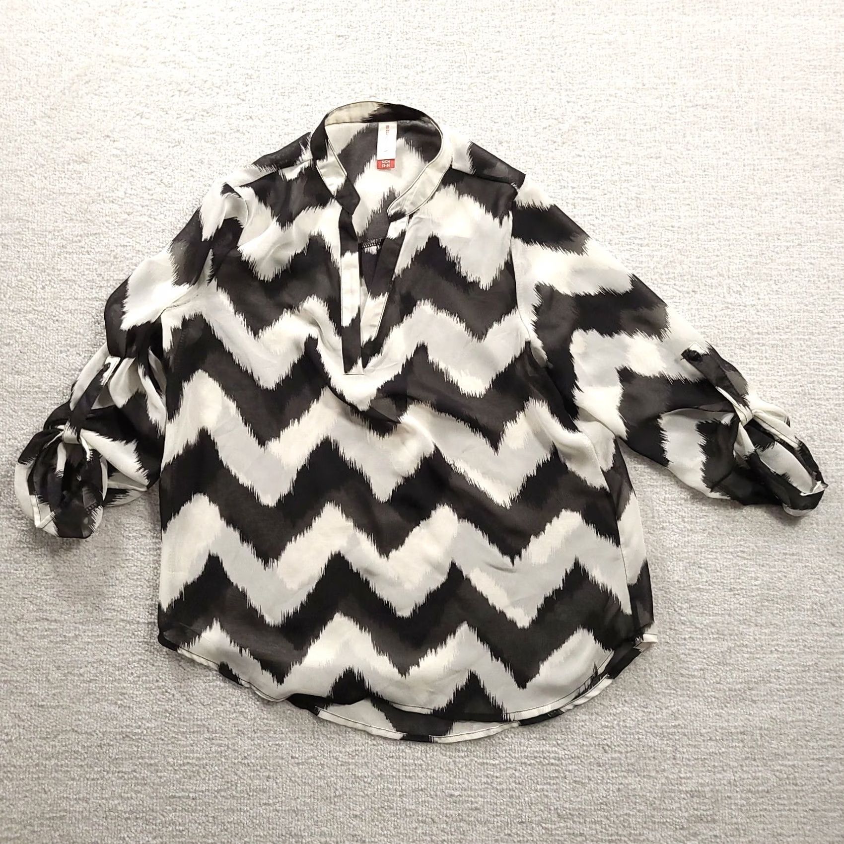 Vintage No Boundaries Black & White Animal Print Top Womens Small Roll Tab Sleeve Size S / US 4 / IT 40 - 2 Thumbnail
