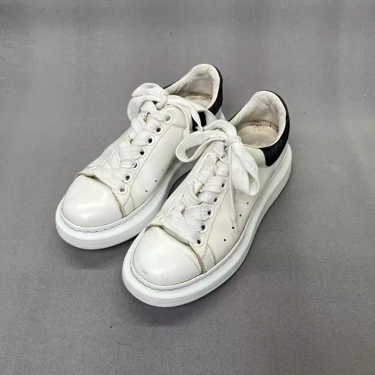 Alexander McQueen Alexander McQueen Suede Black Tail White Sneakers Size US 5 / IT 35 - 1 Thumbnail