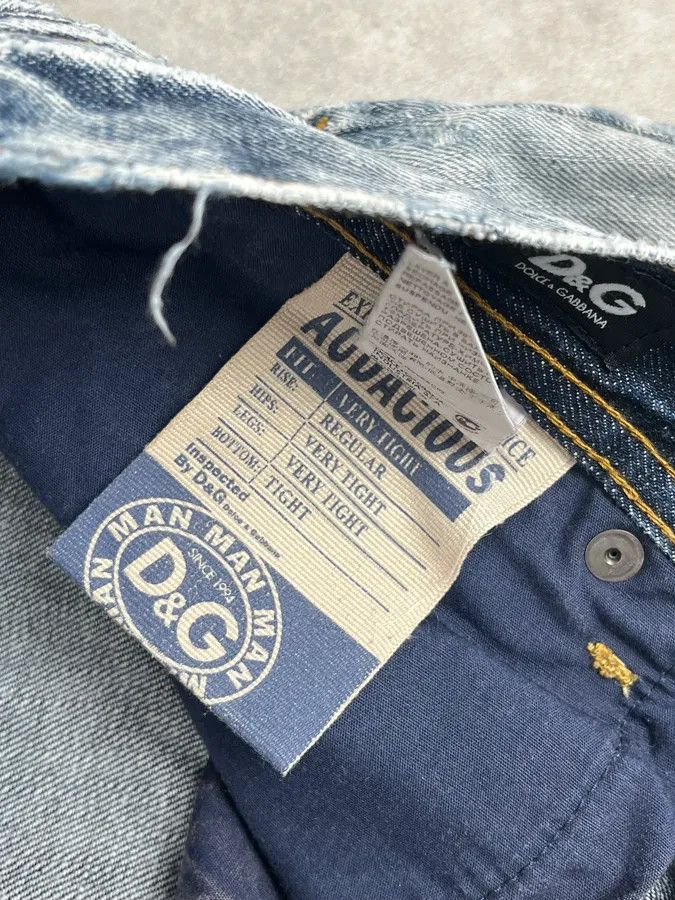 Dolce & Gabbana 2000s Dolce & Gabbana Light Blue Denim Distressed Jeans Size 27" / US 4 / IT 40 - 10 Thumbnail