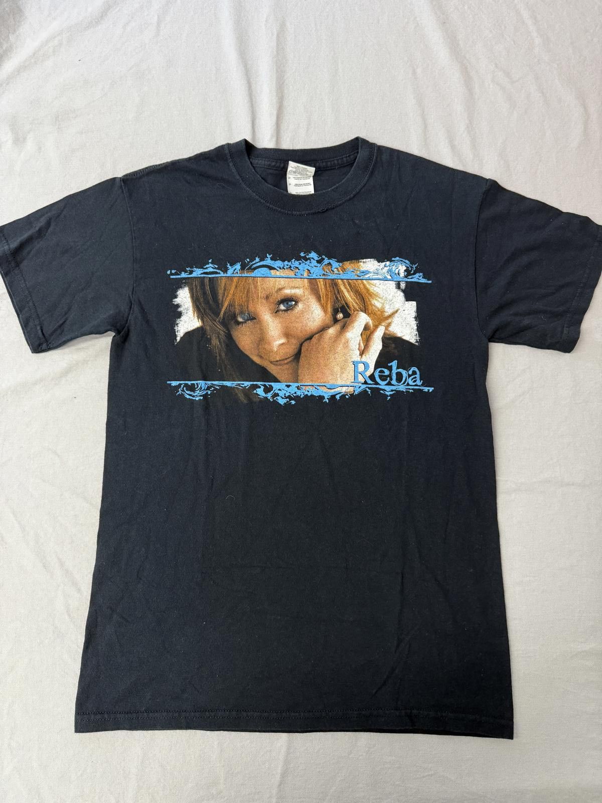 Gildan Reba McEntire T-shirt Tour Cute Reba Photo Tee - S Size US S / EU 44-46 / 1 - 1 Thumbnail