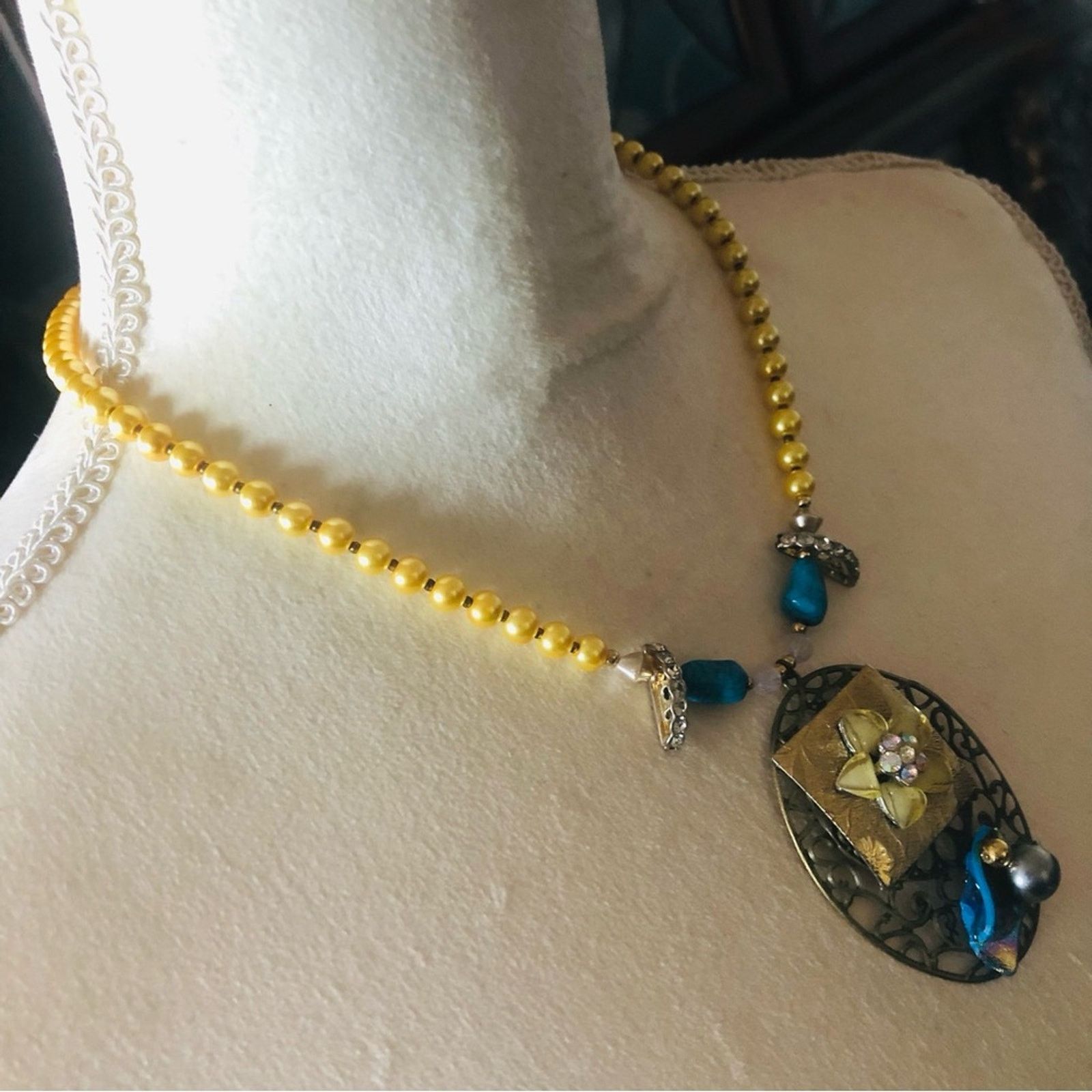 Handmade Handcrafted repurpose art glass Pearl necklace Size ONE SIZE - 3 Thumbnail