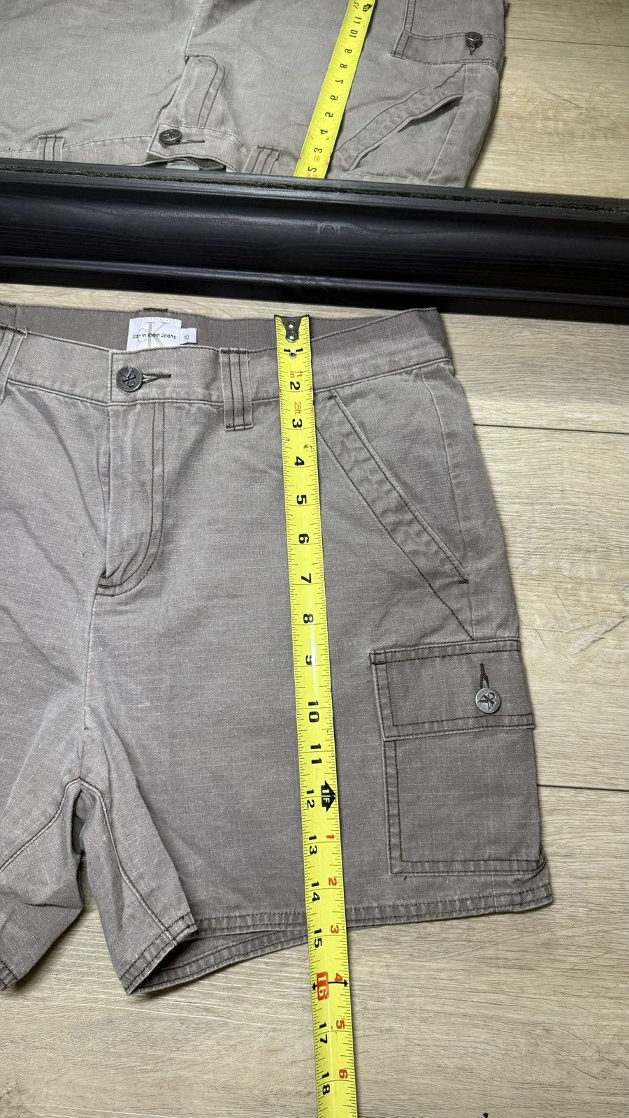 Calvin Klein Y2K 2000s Women’s Calvin Klein Union Lightweight Cargo Short Size 32" / US 10 / IT 46 - 6 Thumbnail