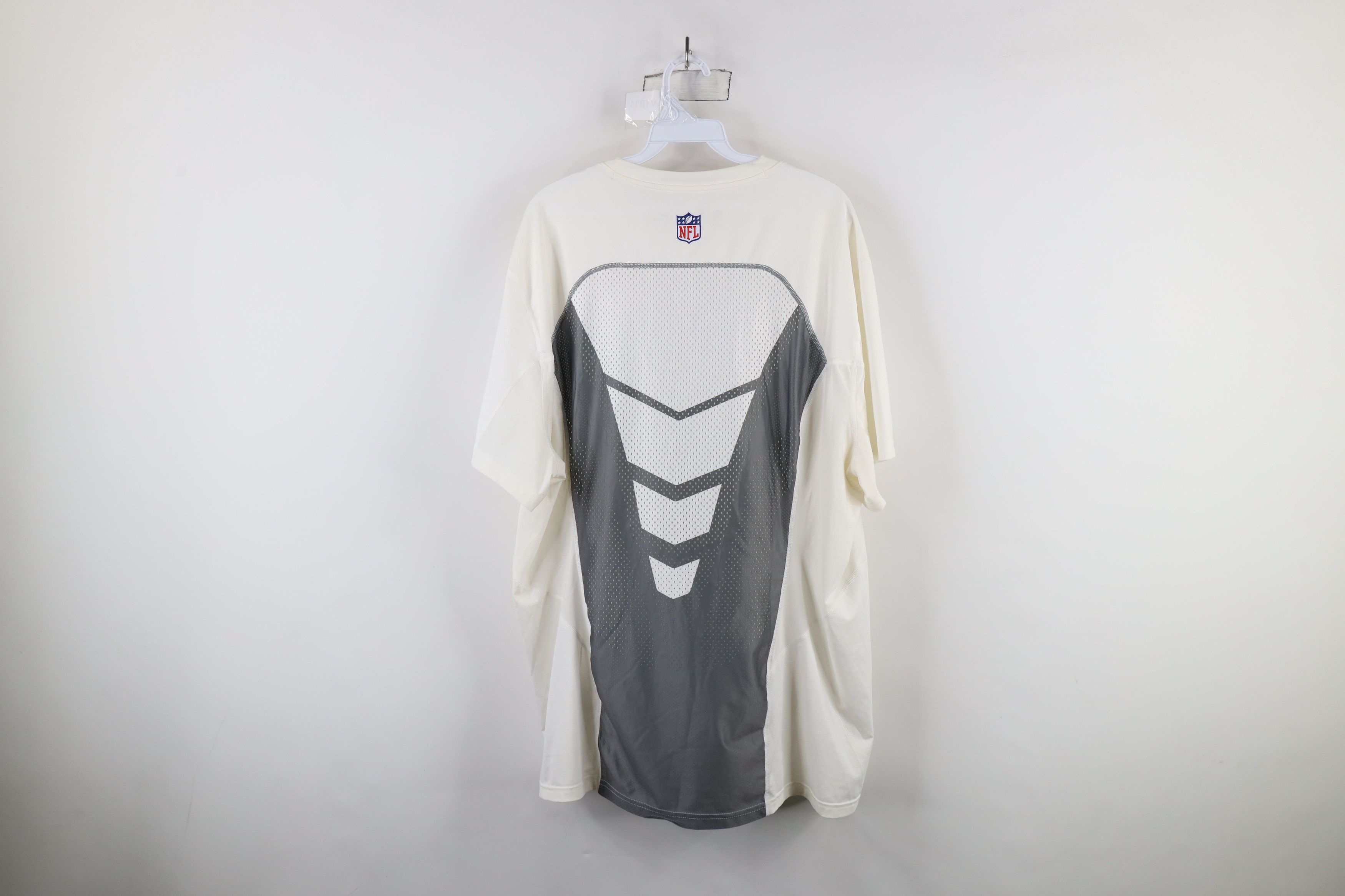 Nike × Vintage Nike On Field Hypercool Cleveland Browns Football T-Shirt Size US XXL / EU 58 / 5 - 13 Thumbnail