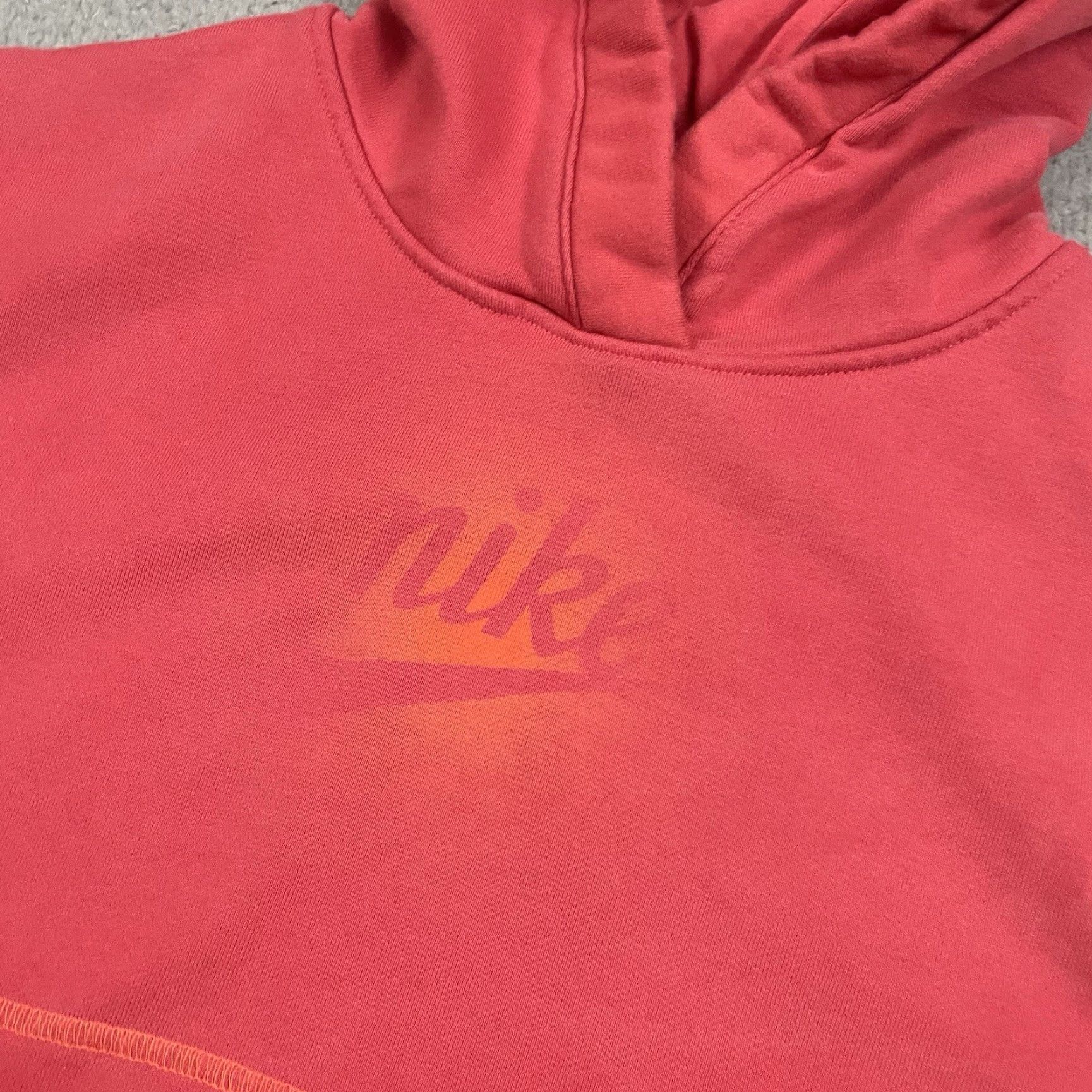 Nike VINTAGE Nike Sweatshirt Hoodie Mens S Pink Crew Neck Pullover Graphic Print Swoosh Essential Fade Red Workout All Seasons Size US S / EU 44-46 / 1 - 3 Thumbnail