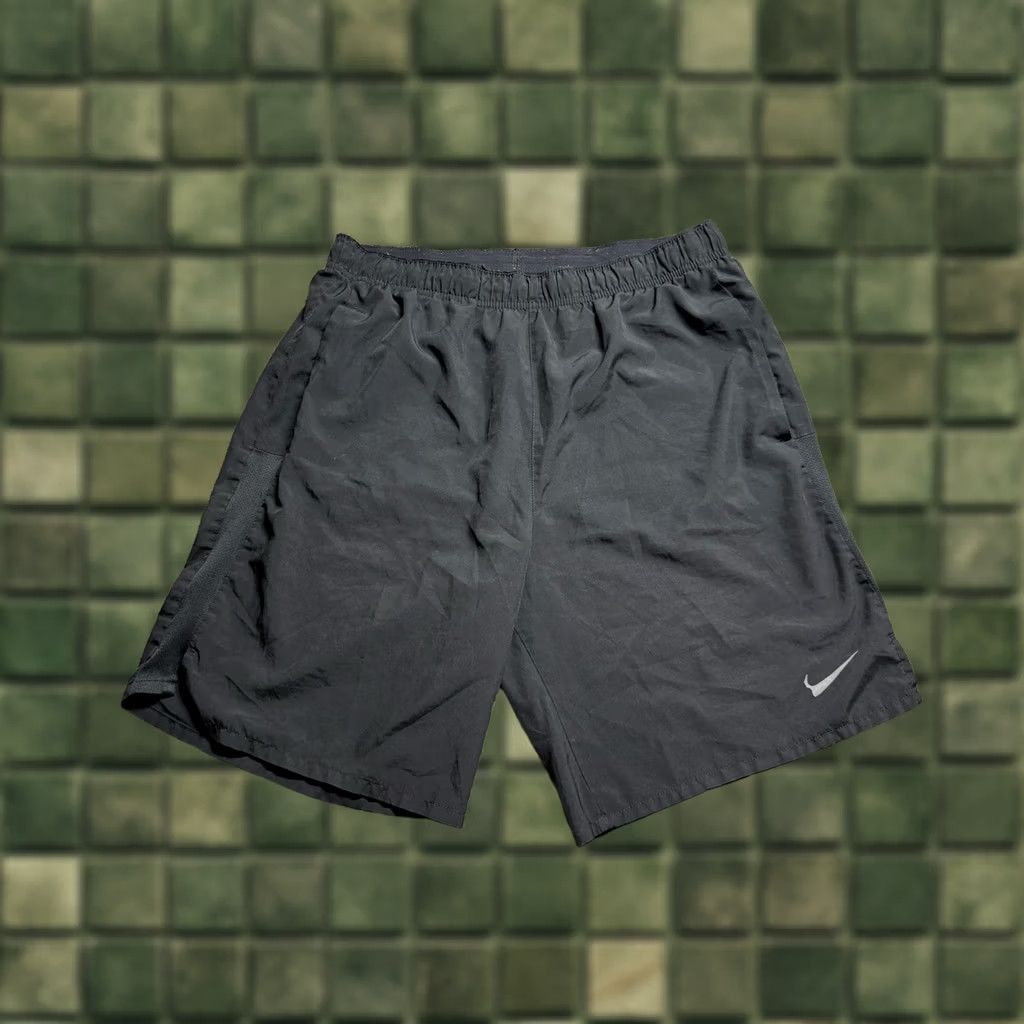 Nike Nike Shorts Mens M Black Challenger Running DV9365 Size US 31 - 1 Thumbnail