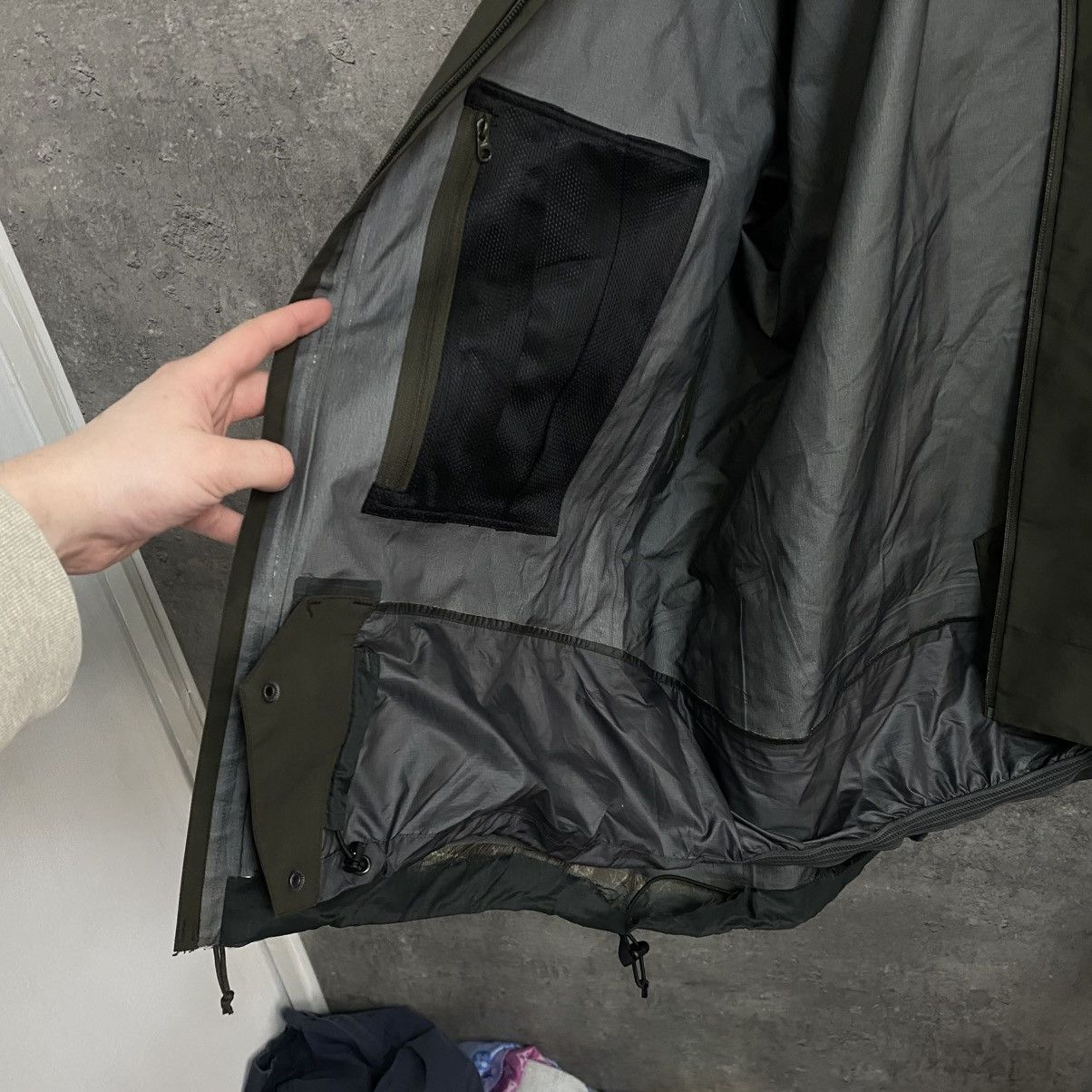 Arc'teryx Men's Arcteryx Beta Gore-Tex Pro Shell Recco Jacket Size US L / EU 52-54 / 3 - 14 Thumbnail